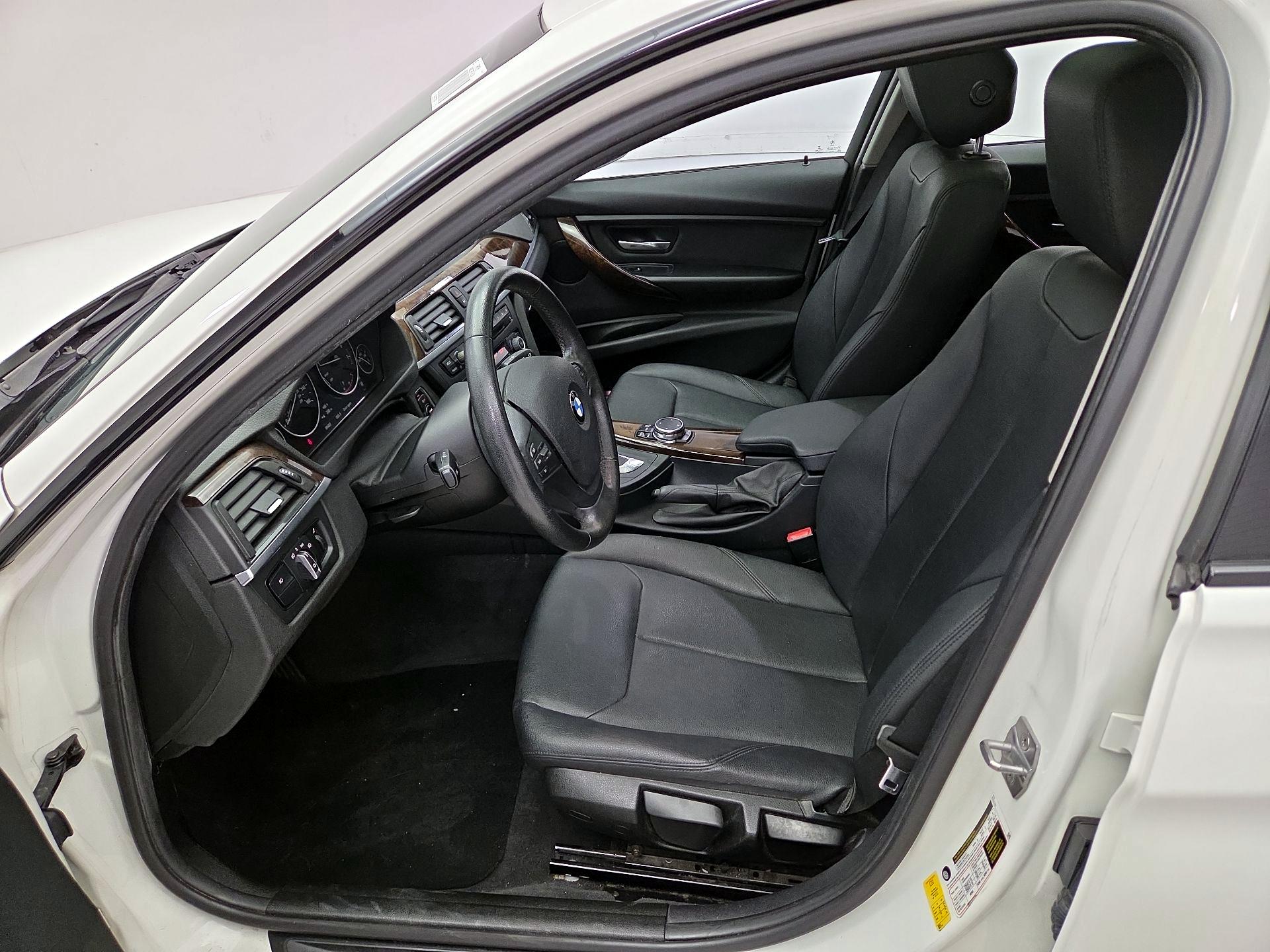Thumbnail: 2015 BMW 3 Series - 9