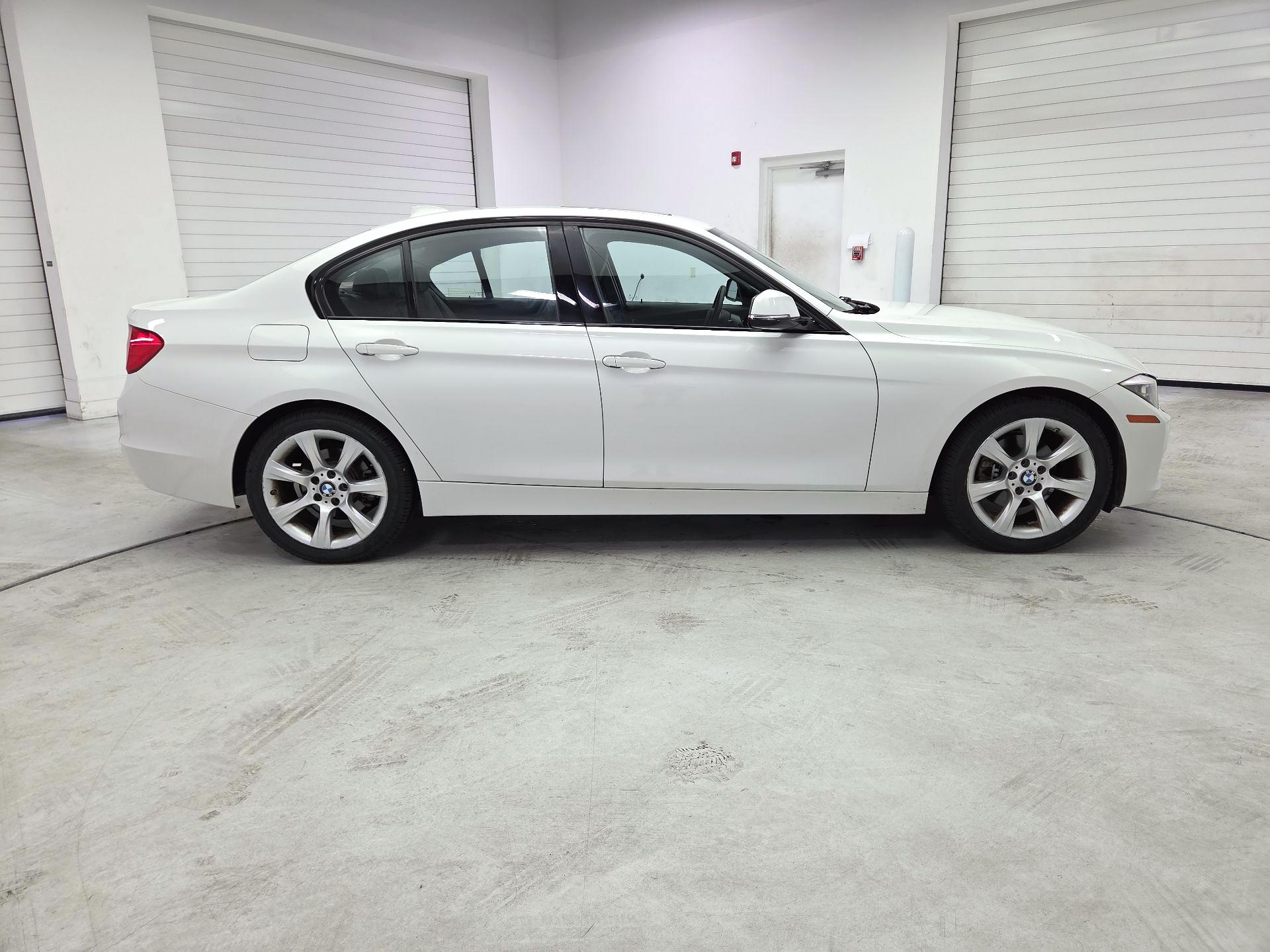 Thumbnail: 2015 BMW 3 Series - 4