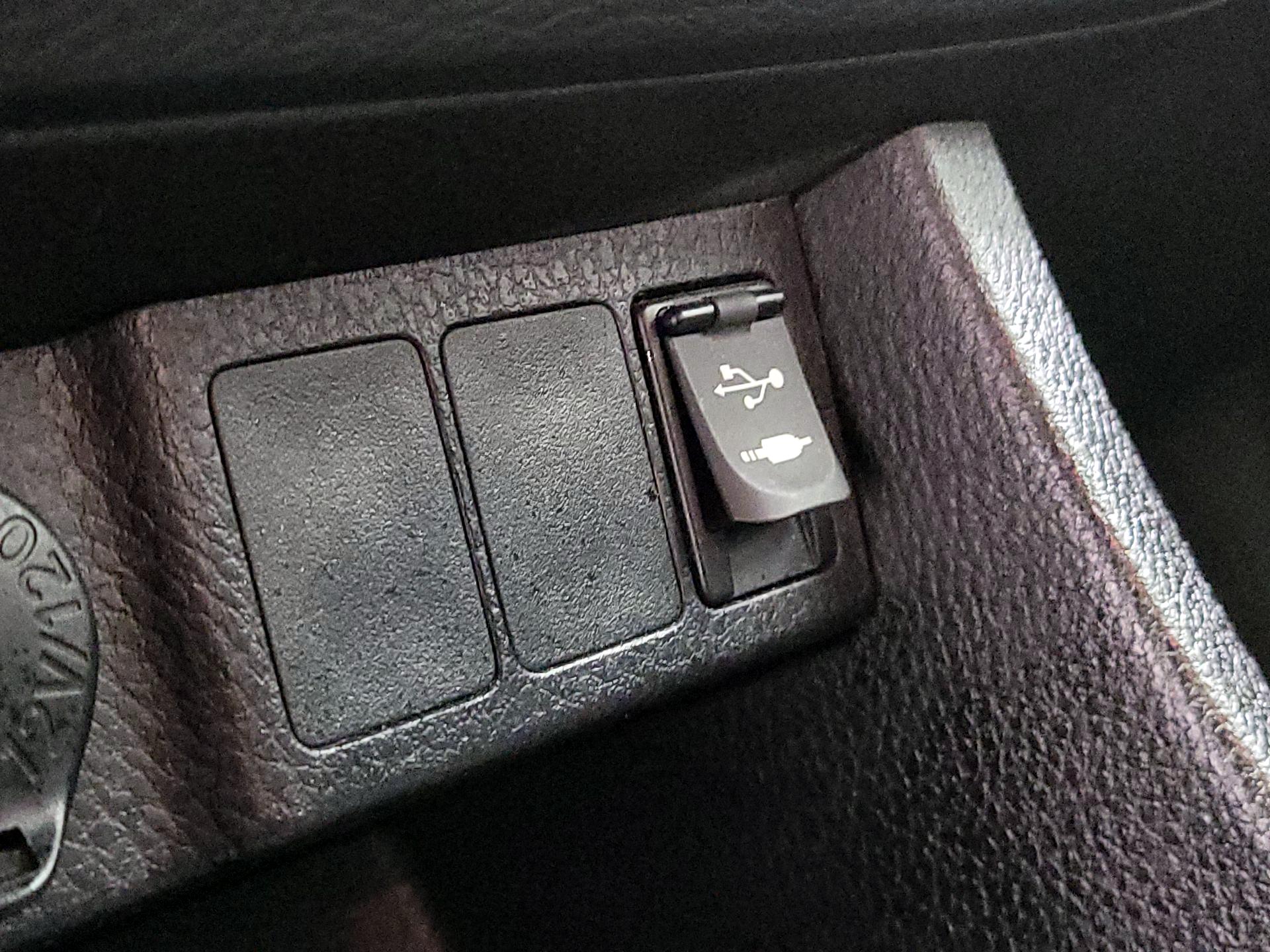 Thumbnail: 2016 Toyota Corolla - 16
