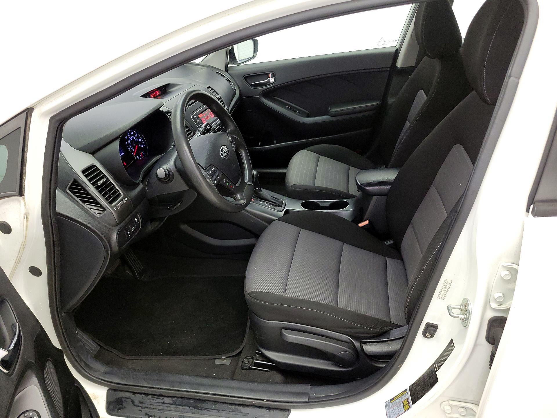 Thumbnail: 2016 Kia Forte - 9
