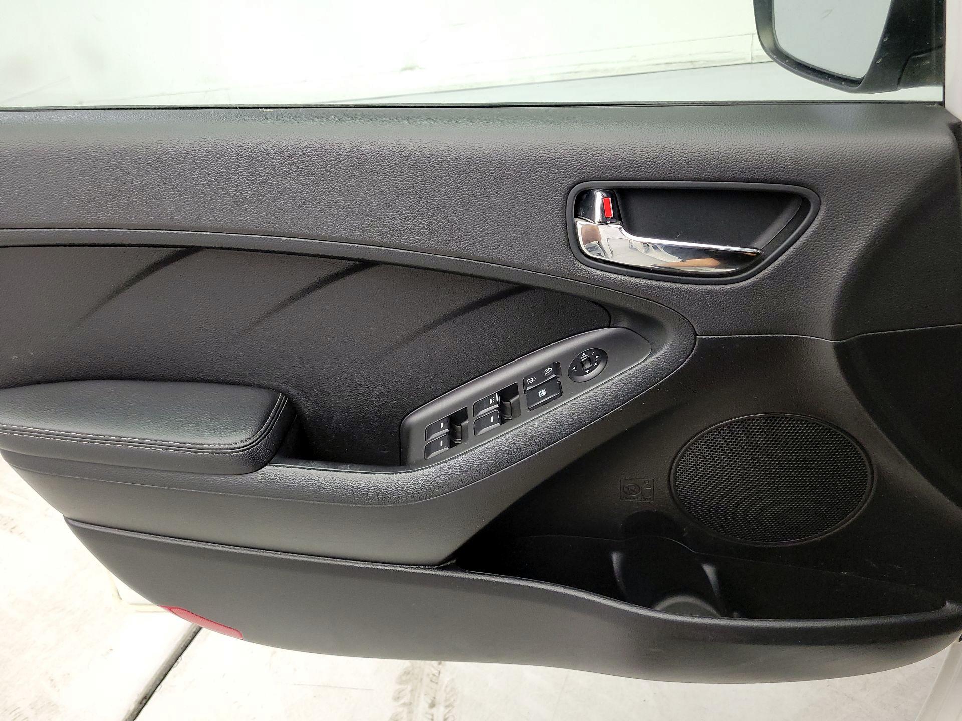 Thumbnail: 2016 Kia Forte - 10