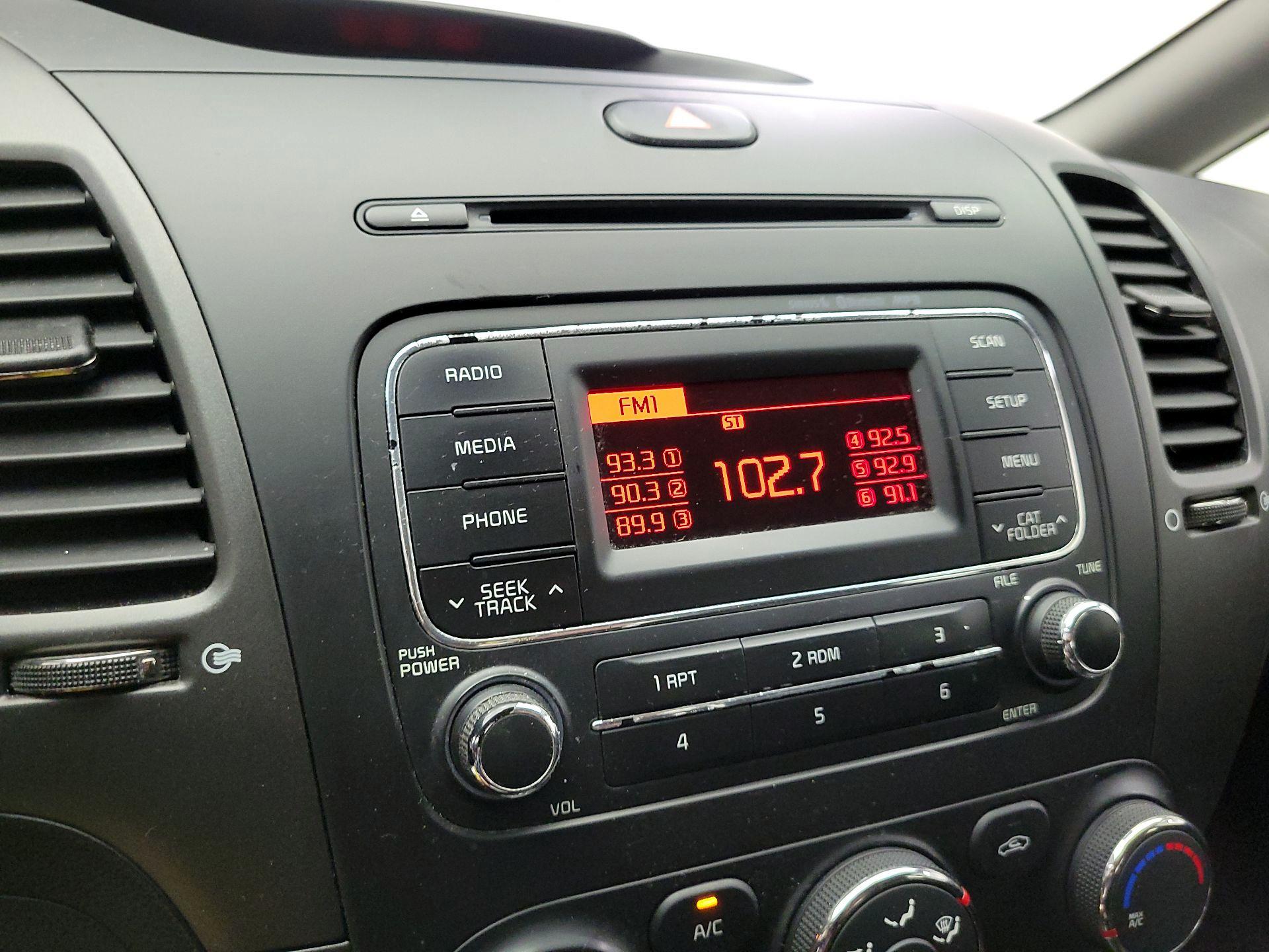 Thumbnail: 2016 Kia Forte - 12
