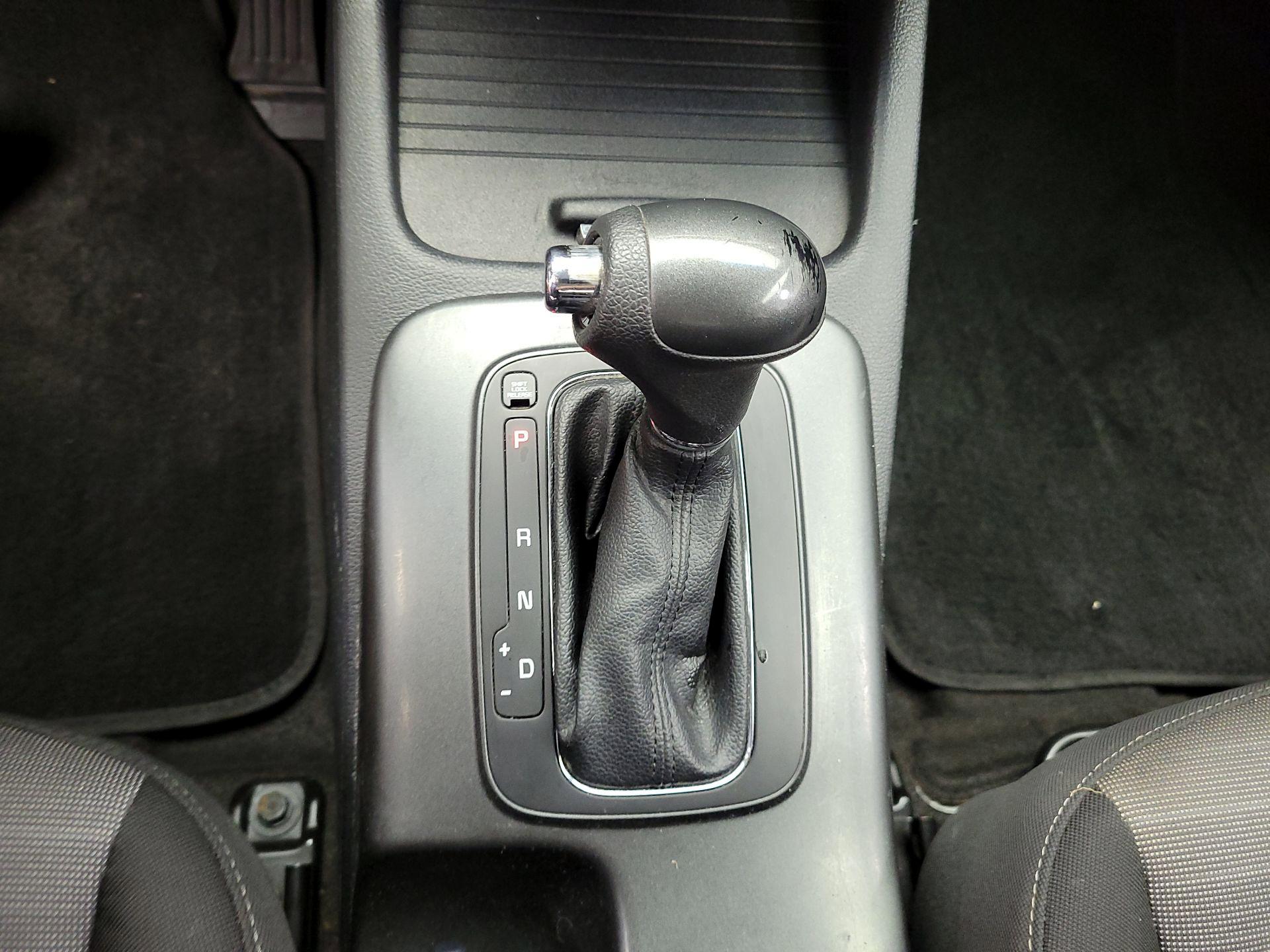 Thumbnail: 2016 Kia Forte - 14