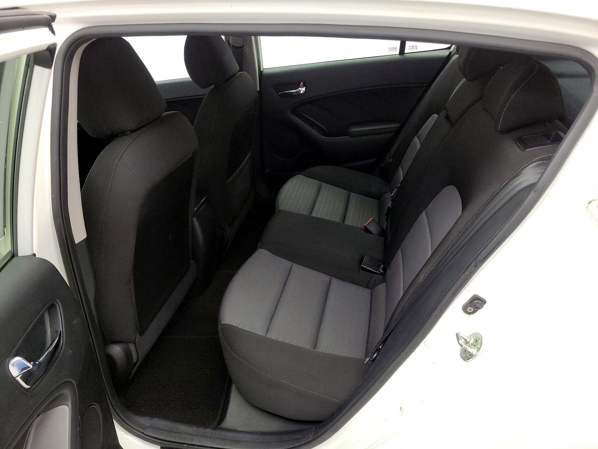 Thumbnail: 2016 Kia Forte - 16