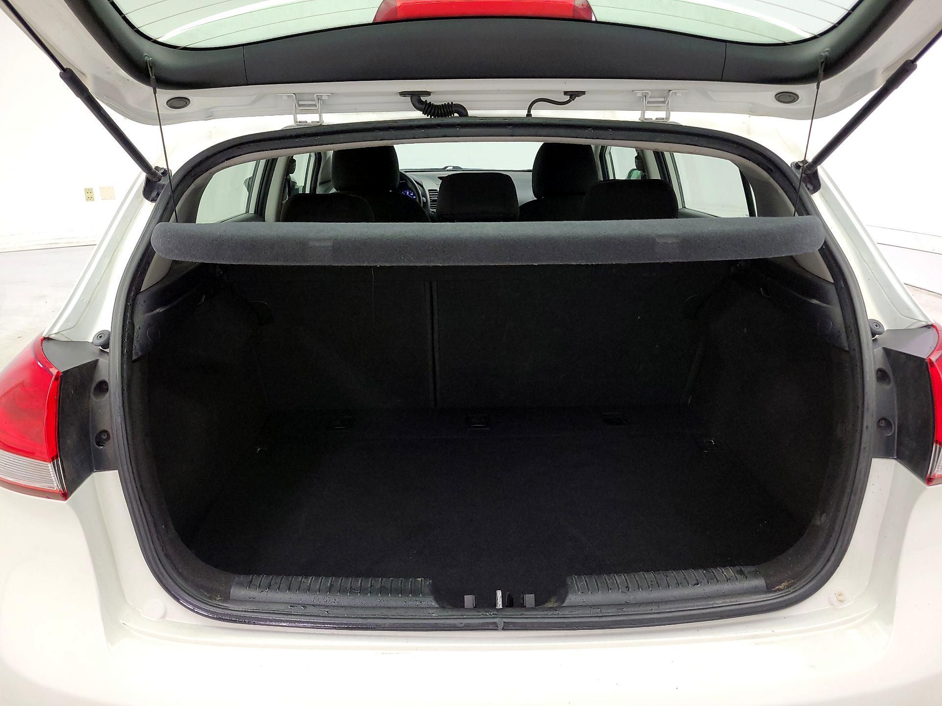 Thumbnail: 2016 Kia Forte - 17