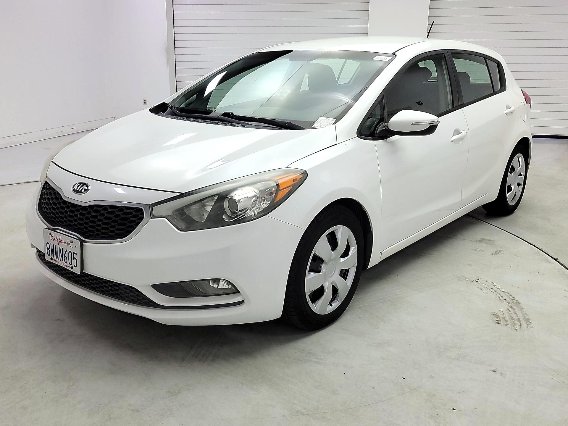 Thumbnail: 2016 Kia Forte - 3