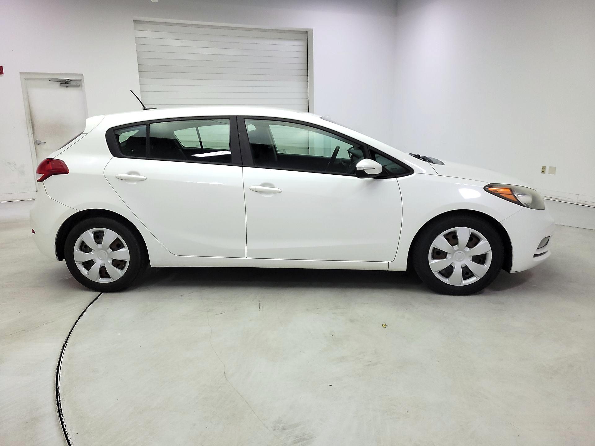 Thumbnail: 2016 Kia Forte - 4