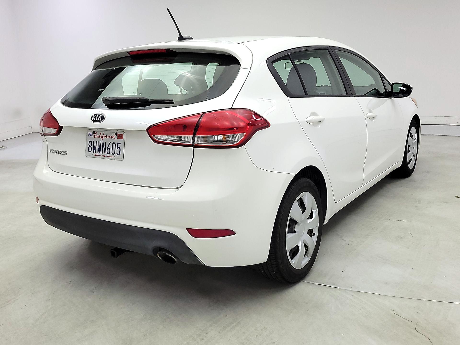 Thumbnail: 2016 Kia Forte - 5