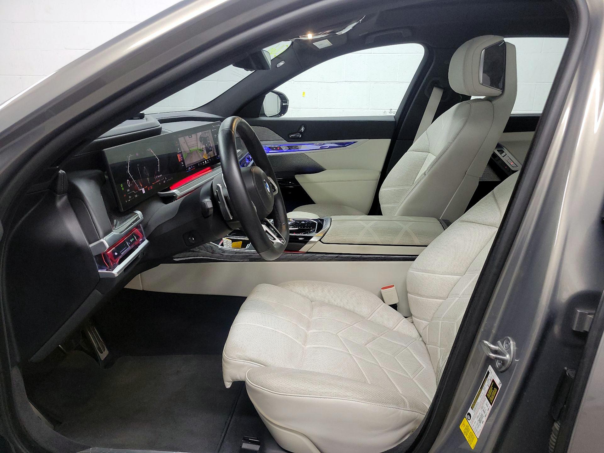 Thumbnail: 2023 BMW 7 Series - 11