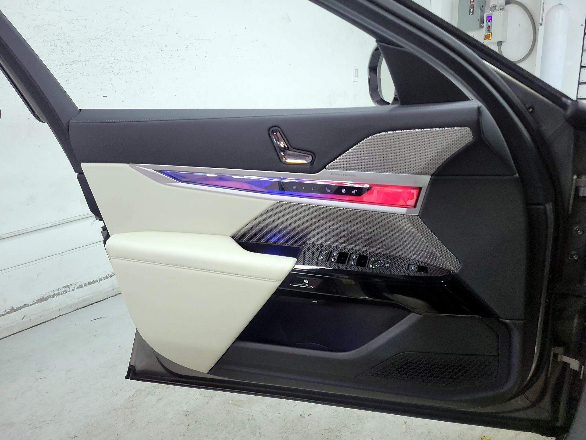 Thumbnail: 2023 BMW 7 Series - 12
