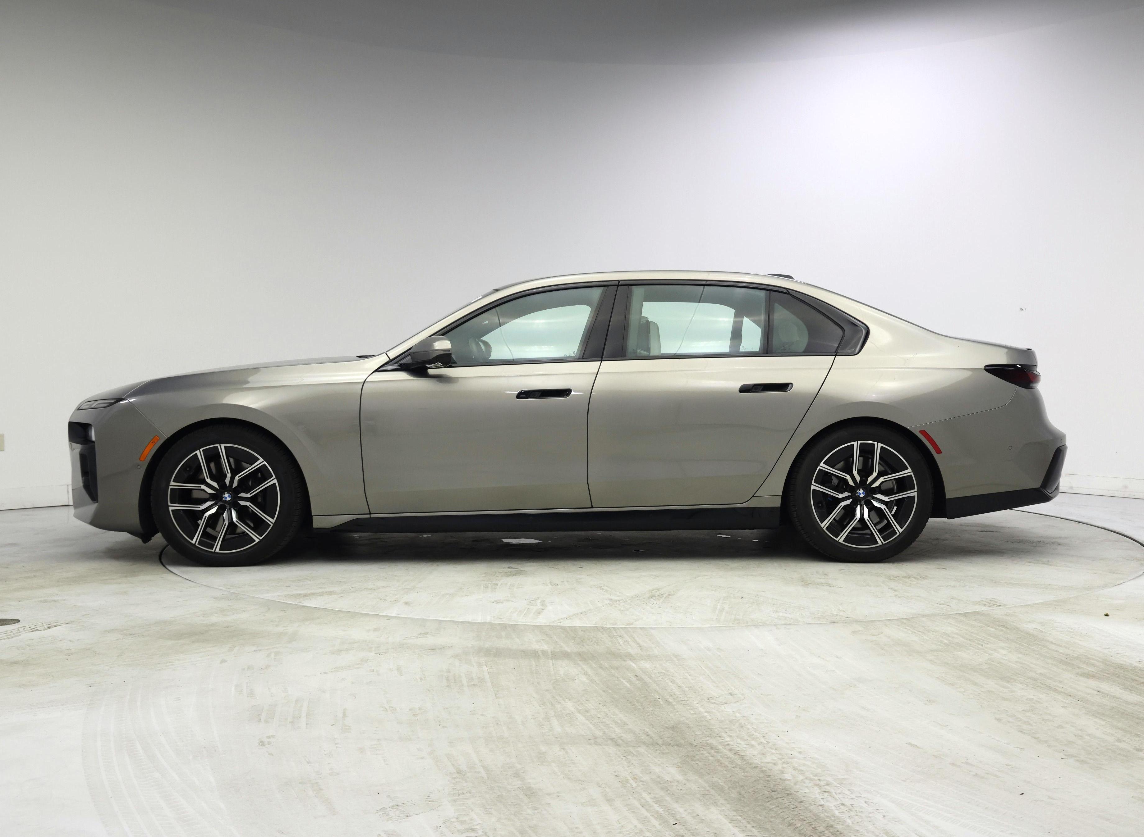 Thumbnail: 2023 BMW 7 Series - 3