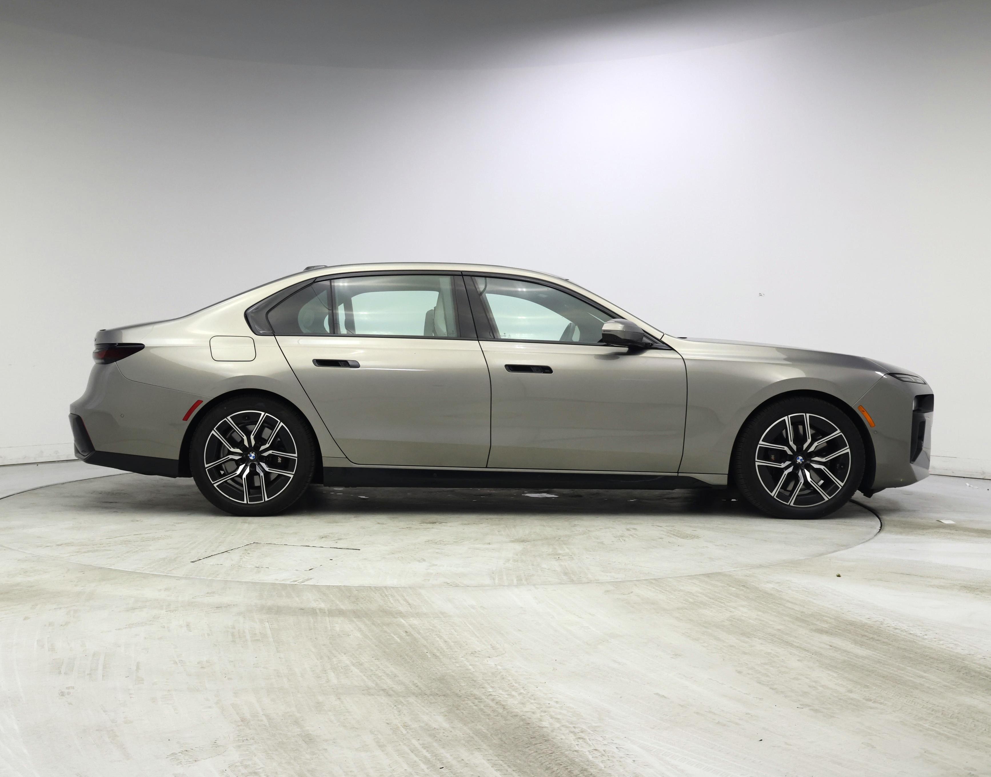 Thumbnail: 2023 BMW 7 Series - 7