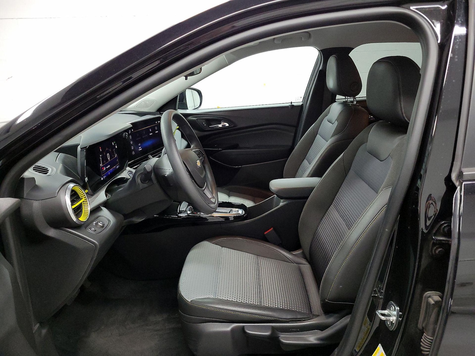 2024 Chevrolet Trax LT - Photo 12