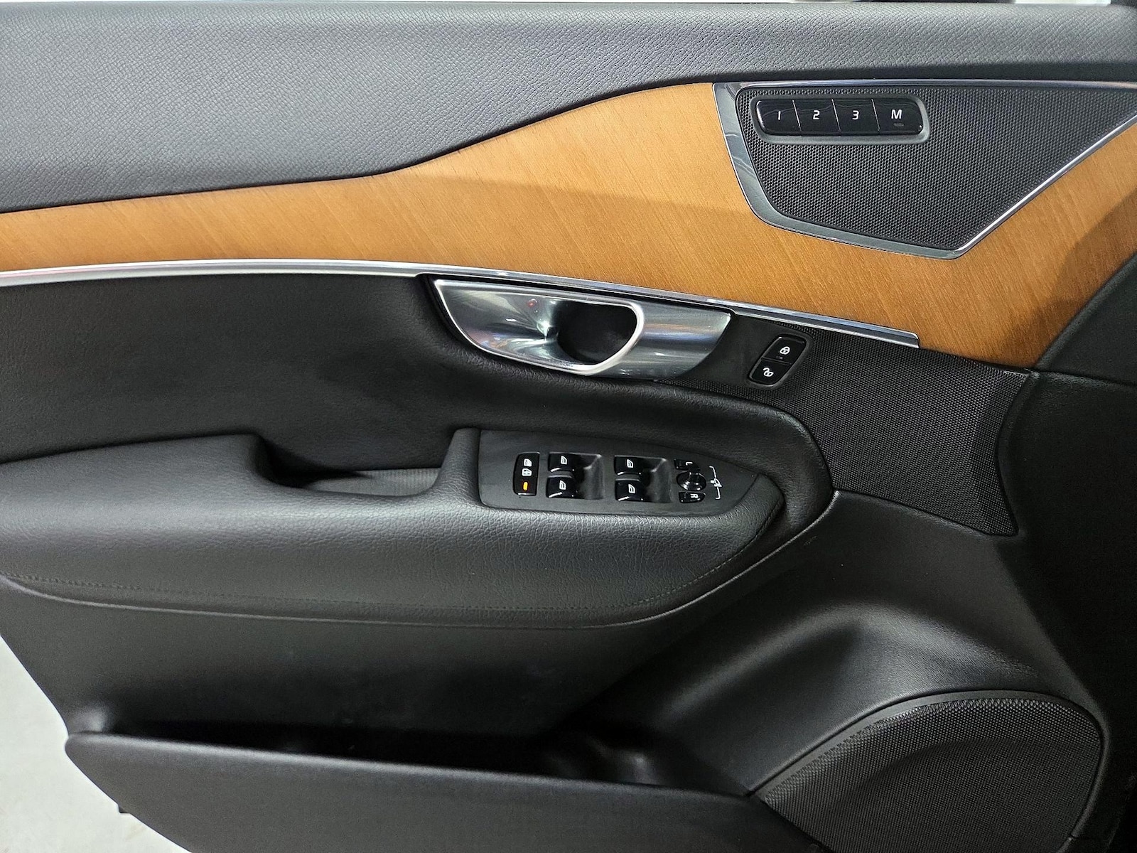 2022 Volvo XC90 Momentum - Photo 13