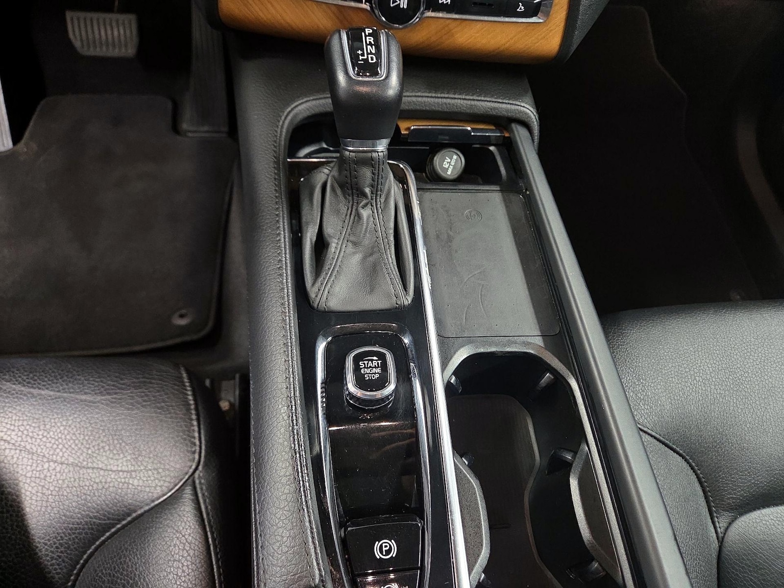 2022 Volvo XC90 Momentum - Photo 19