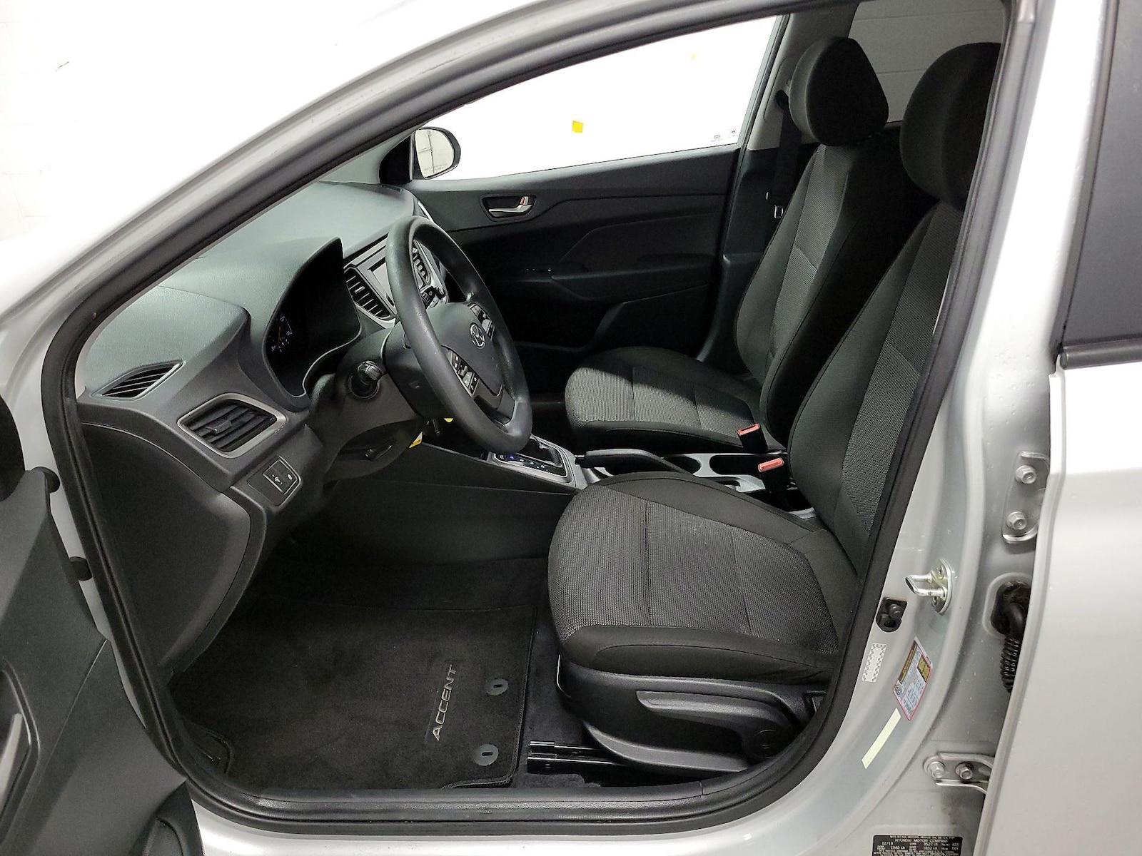 2020 Hyundai Accent SE - Photo 10