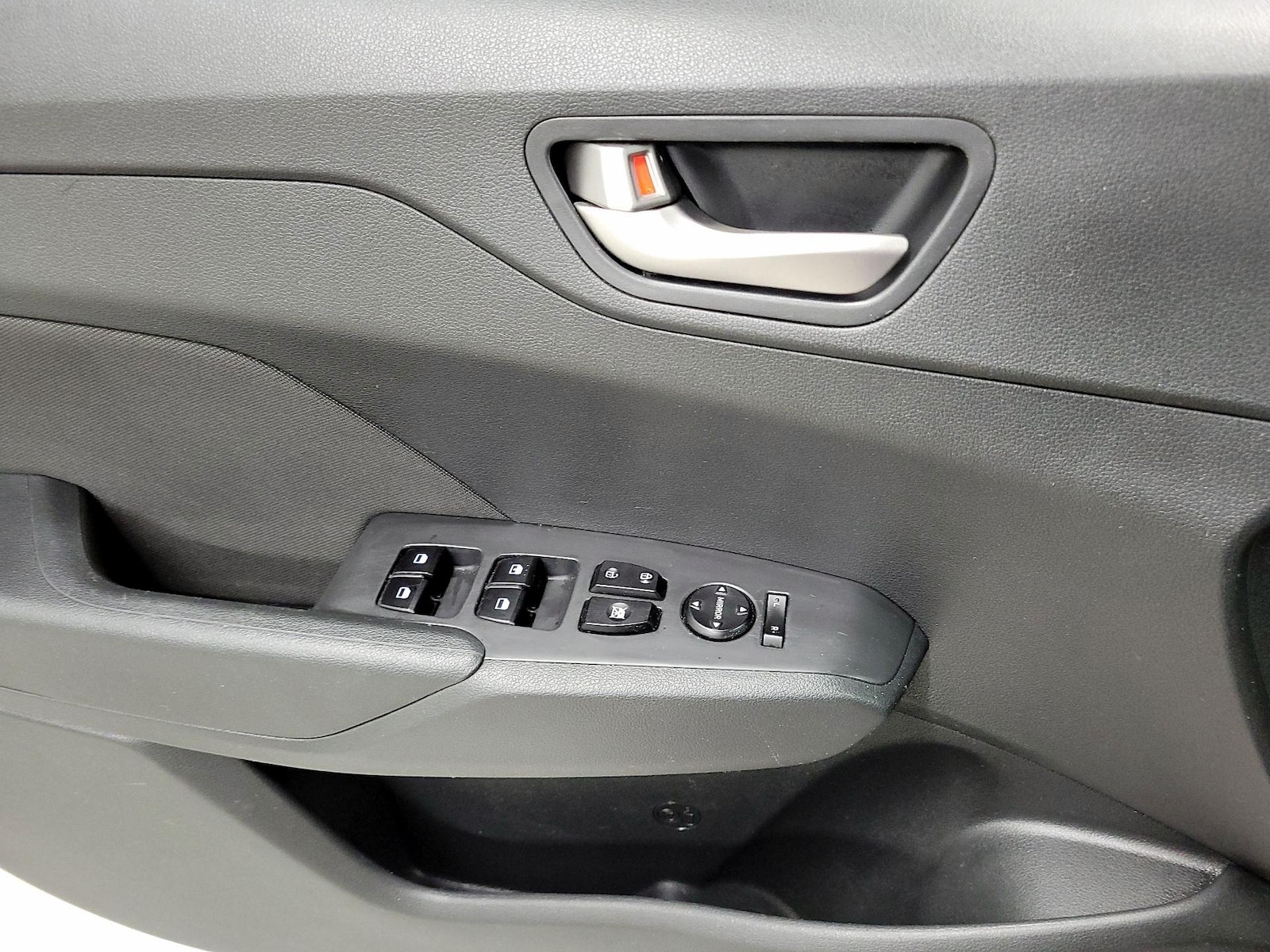 2020 Hyundai Accent SE - Photo 11