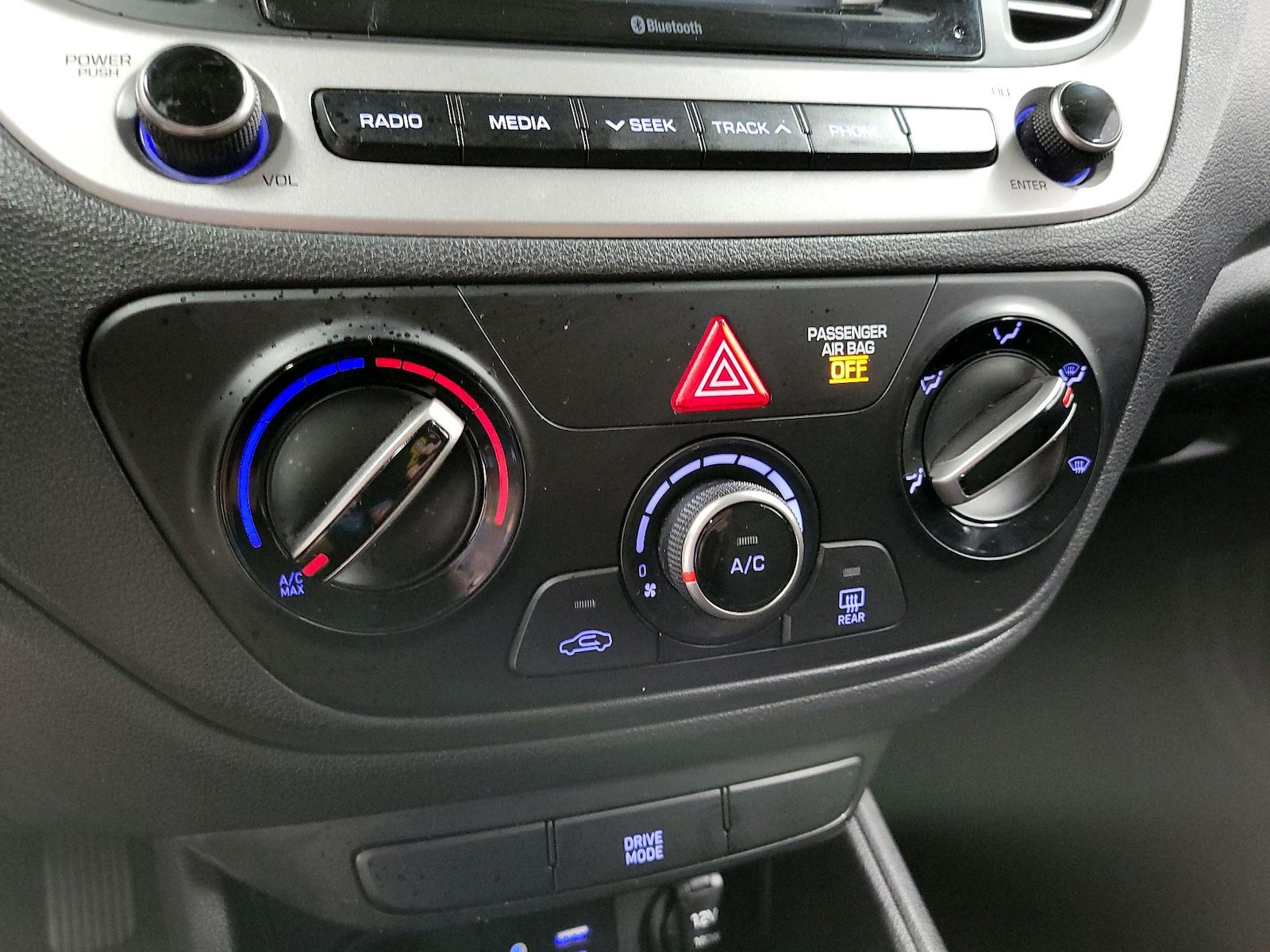 2020 Hyundai Accent SE - Photo 15