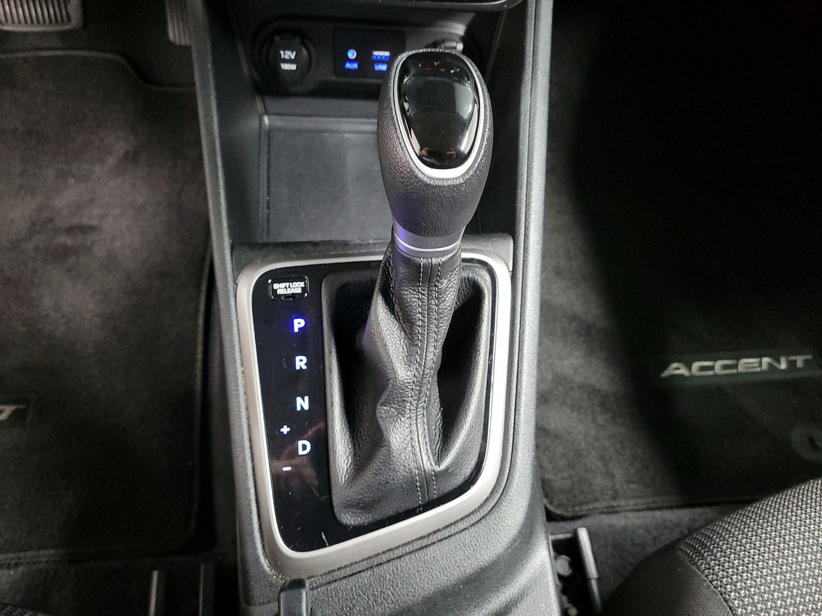 2020 Hyundai Accent SE - Photo 16