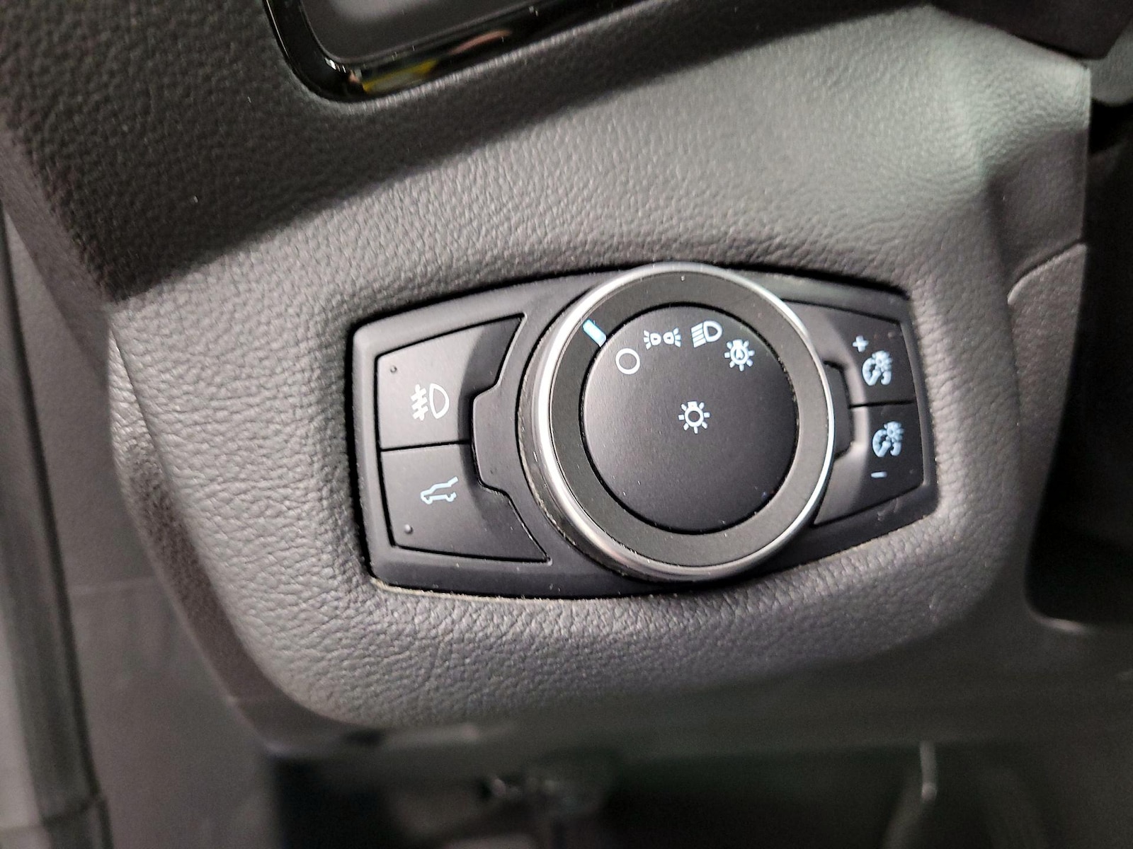 2019 Ford Escape Titanium - Photo 14