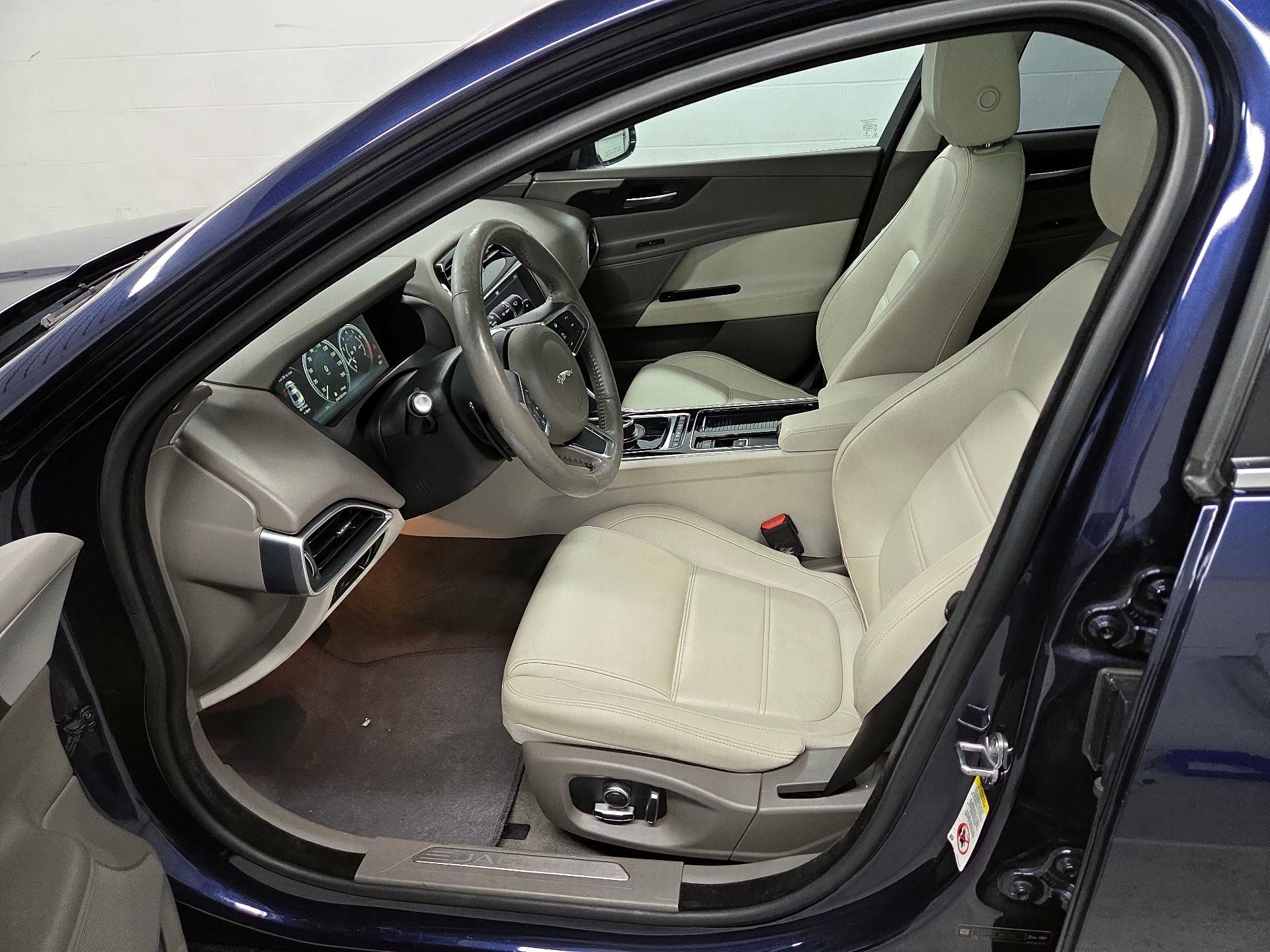 Thumbnail: 2019 Jaguar XE - 9