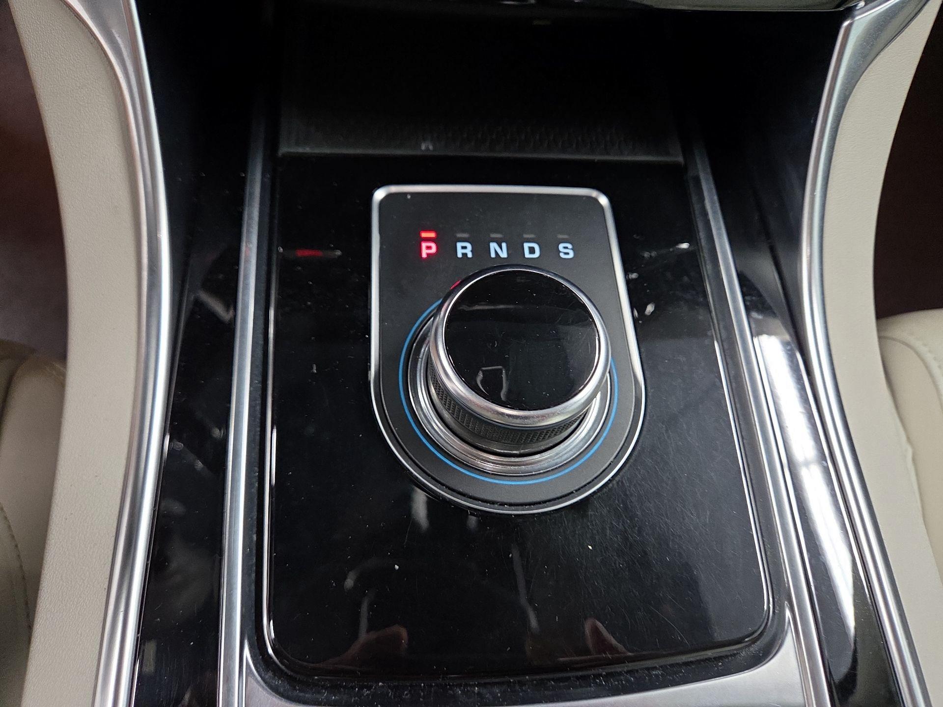 Thumbnail: 2019 Jaguar XE - 15