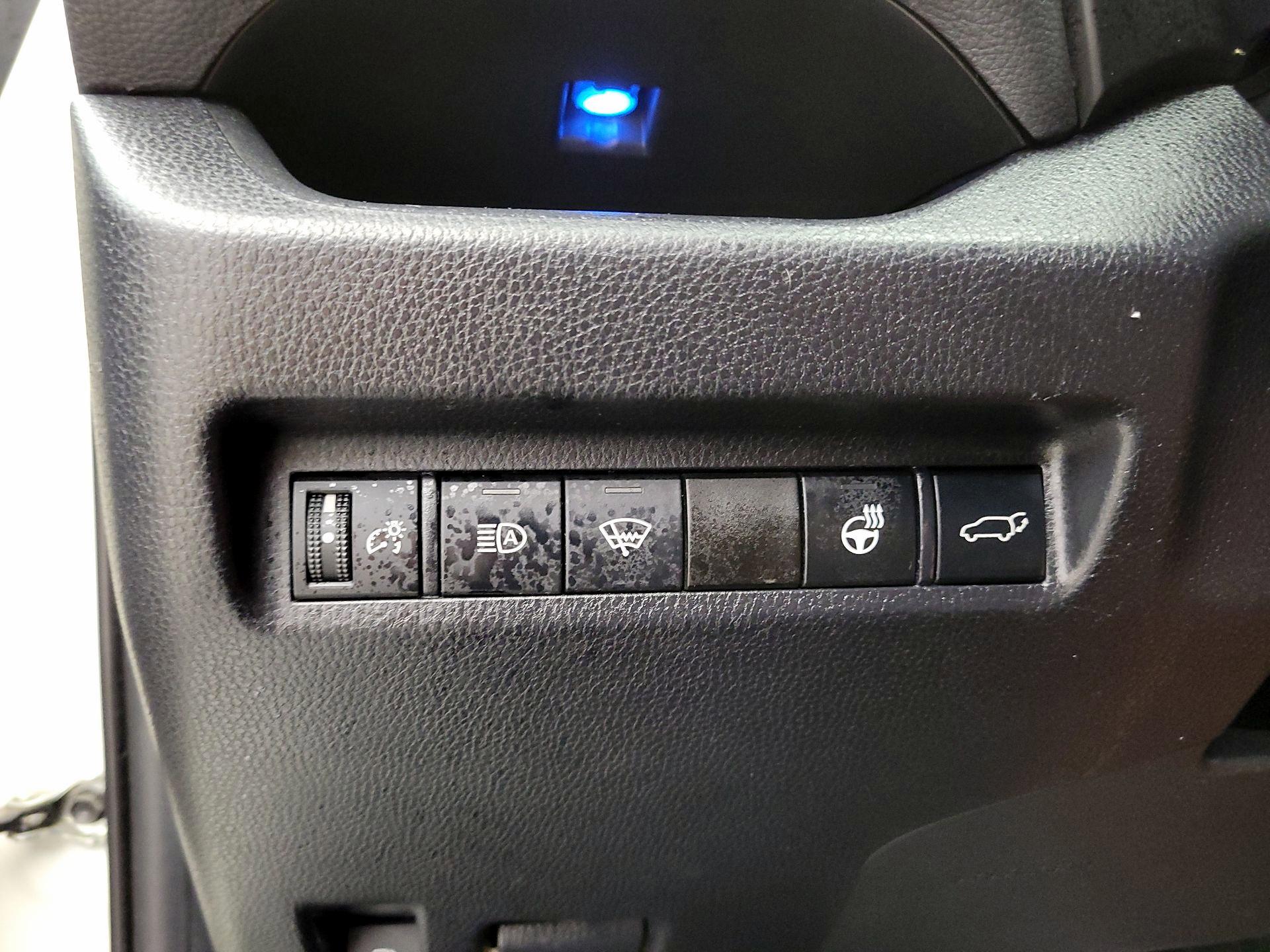 Thumbnail: 2020 Toyota RAV4 - 11