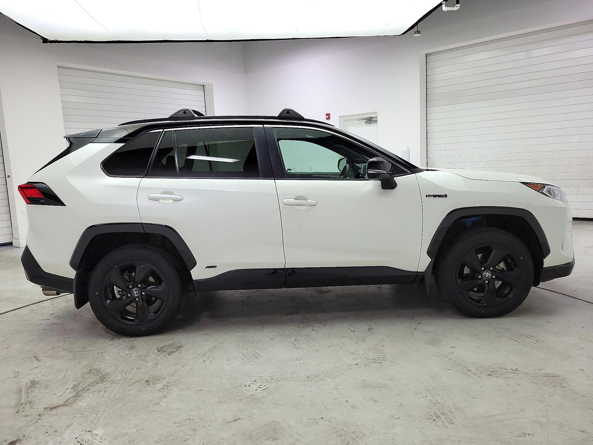 Thumbnail: 2020 Toyota RAV4 - 4