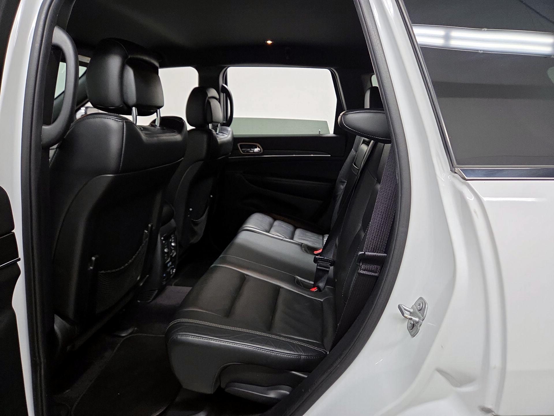 Thumbnail: 2017 Jeep Grand Cherokee - 17
