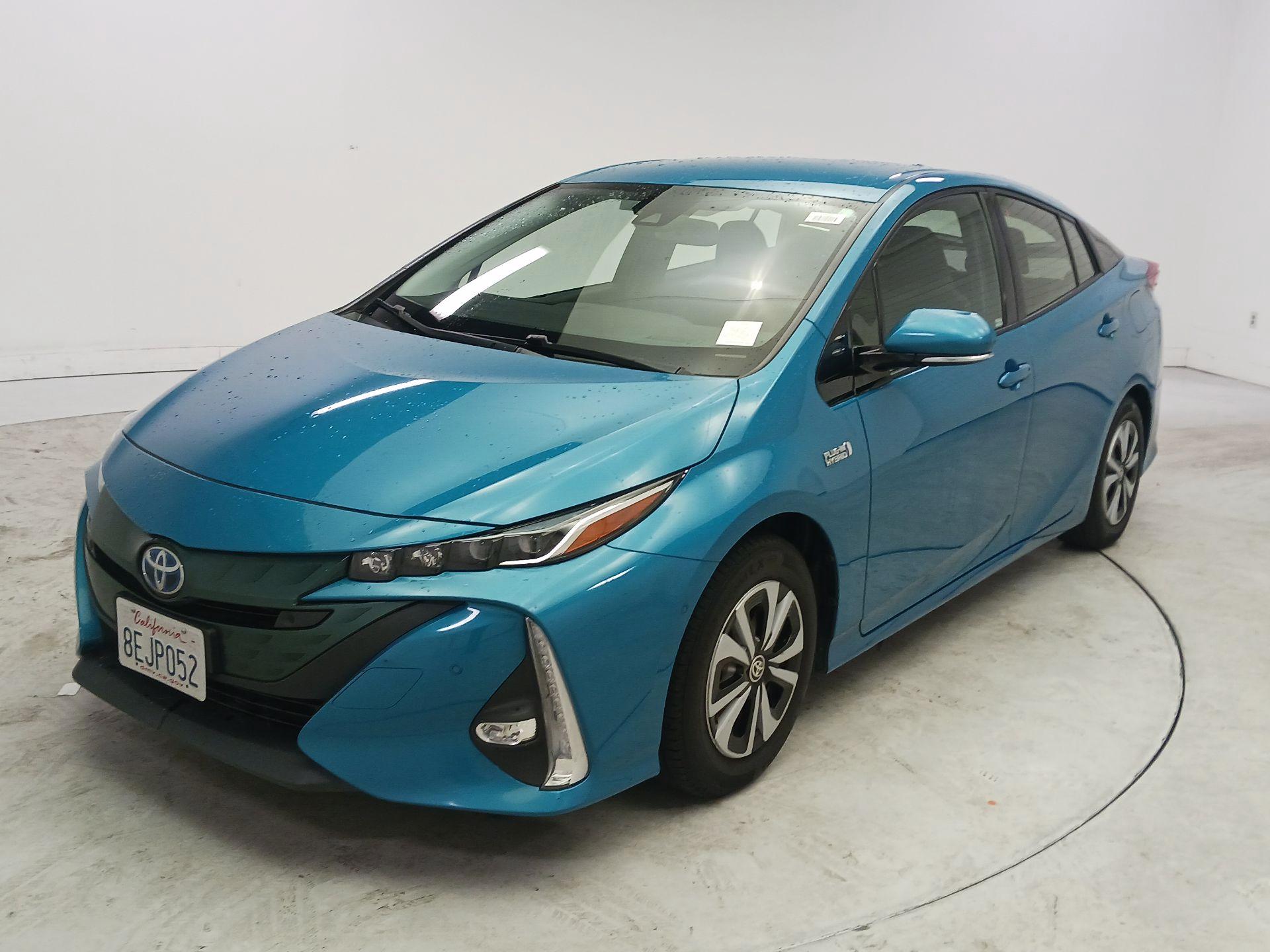 Thumbnail: 2017 Toyota Prius Prime - 3