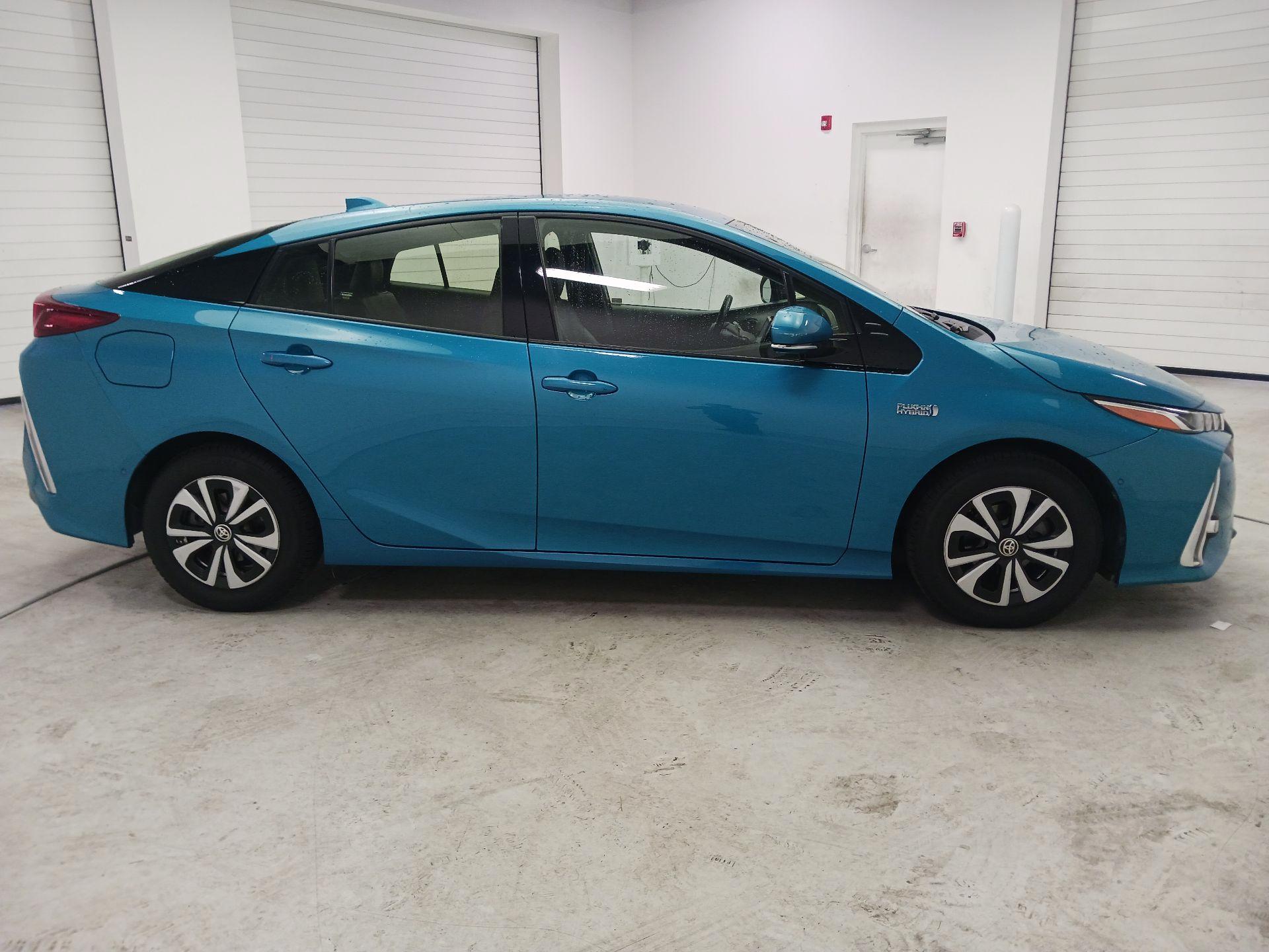 Thumbnail: 2017 Toyota Prius Prime - 4