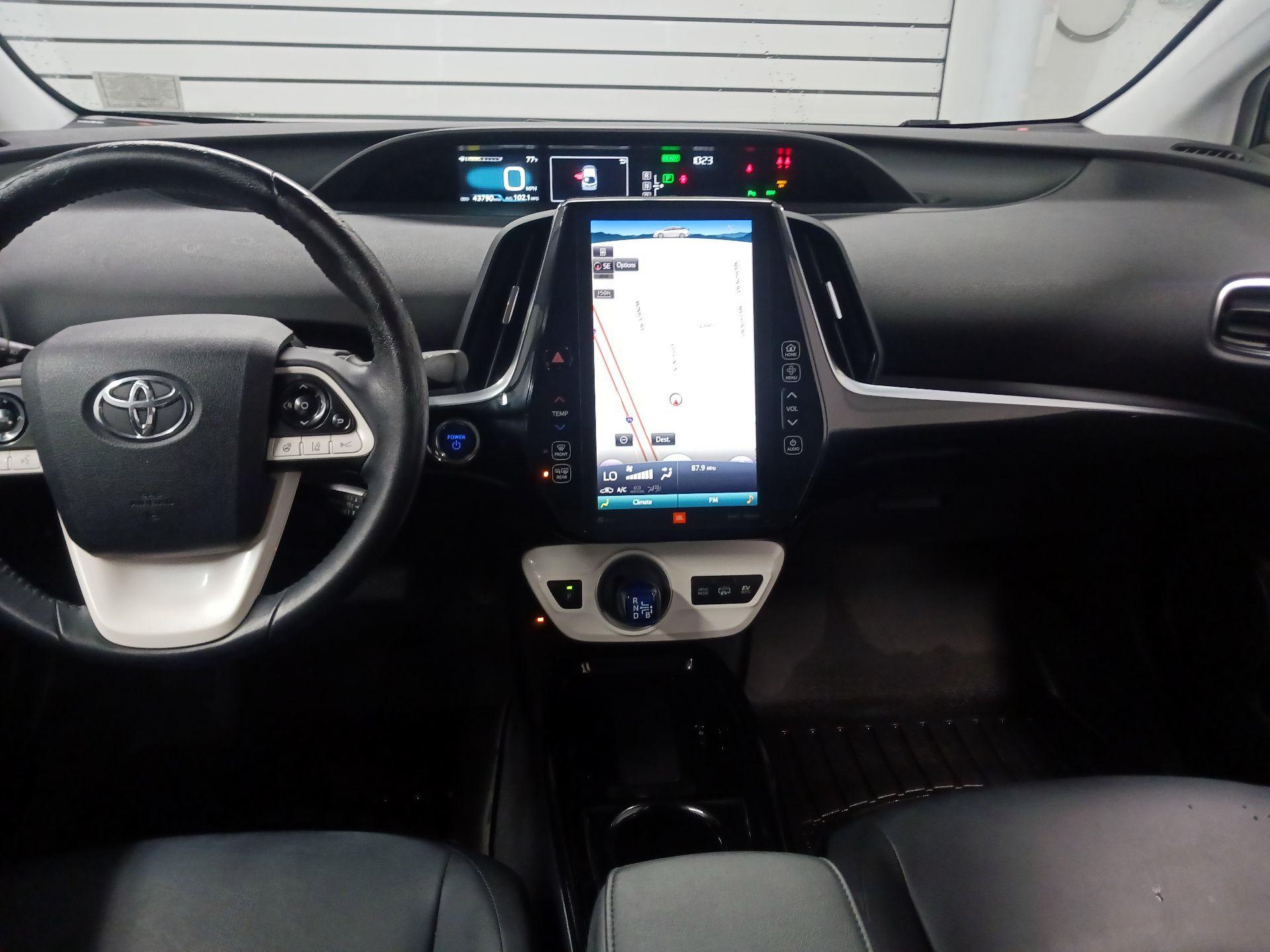 Thumbnail: 2017 Toyota Prius Prime - 8