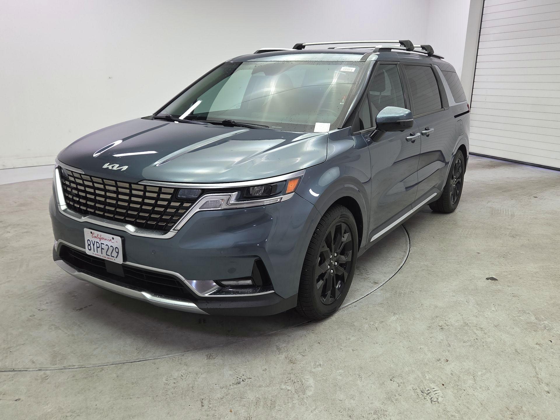 Thumbnail: 2022 Kia Carnival - 3