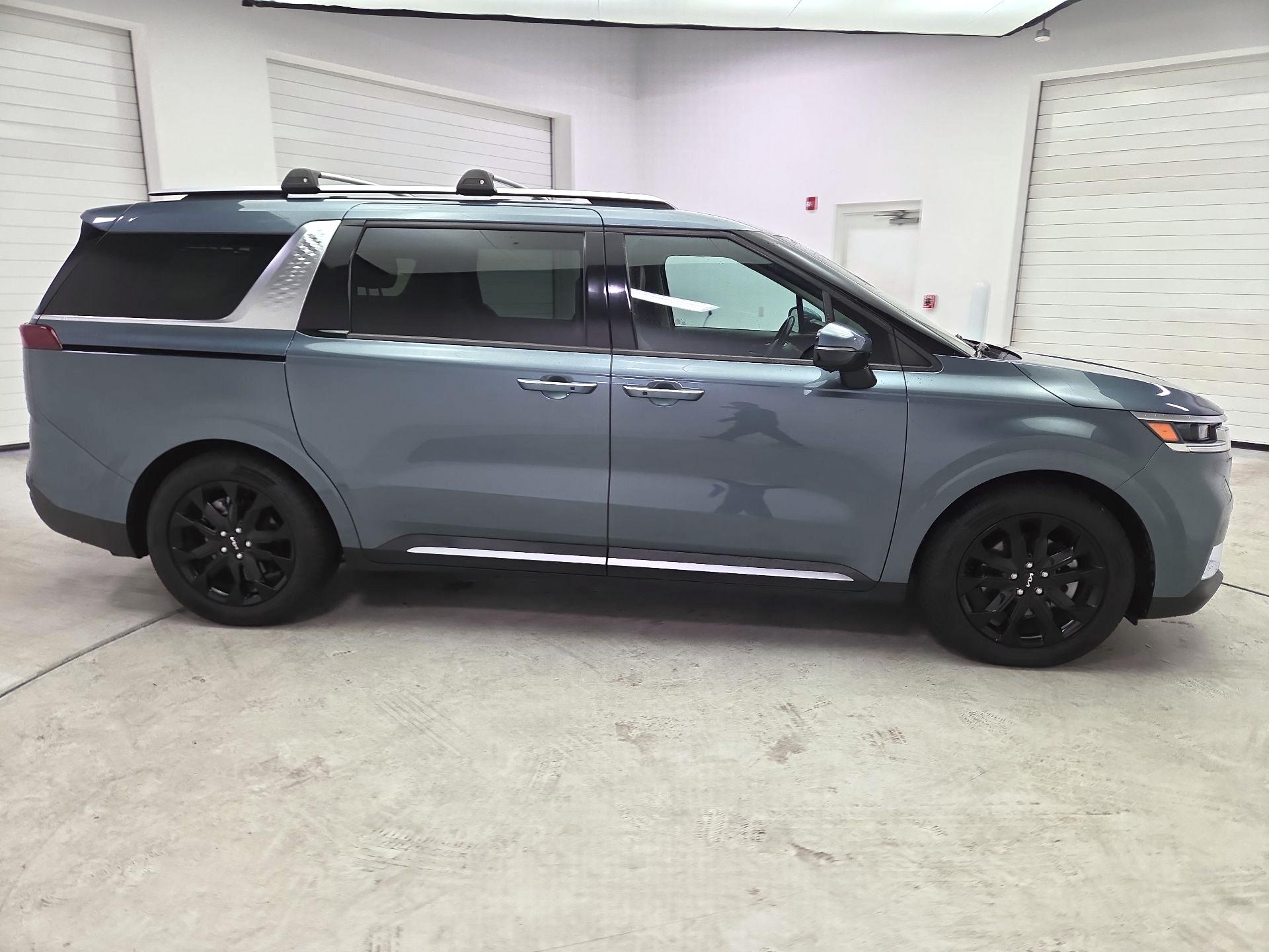 Thumbnail: 2022 Kia Carnival - 4