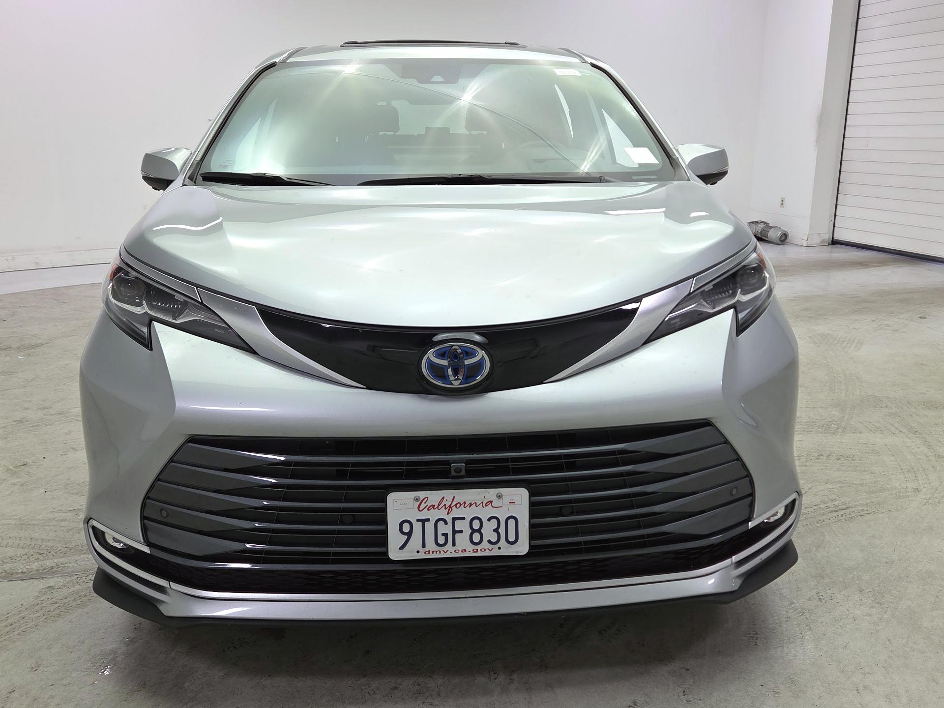 Thumbnail: 2025 Toyota Sienna - 2