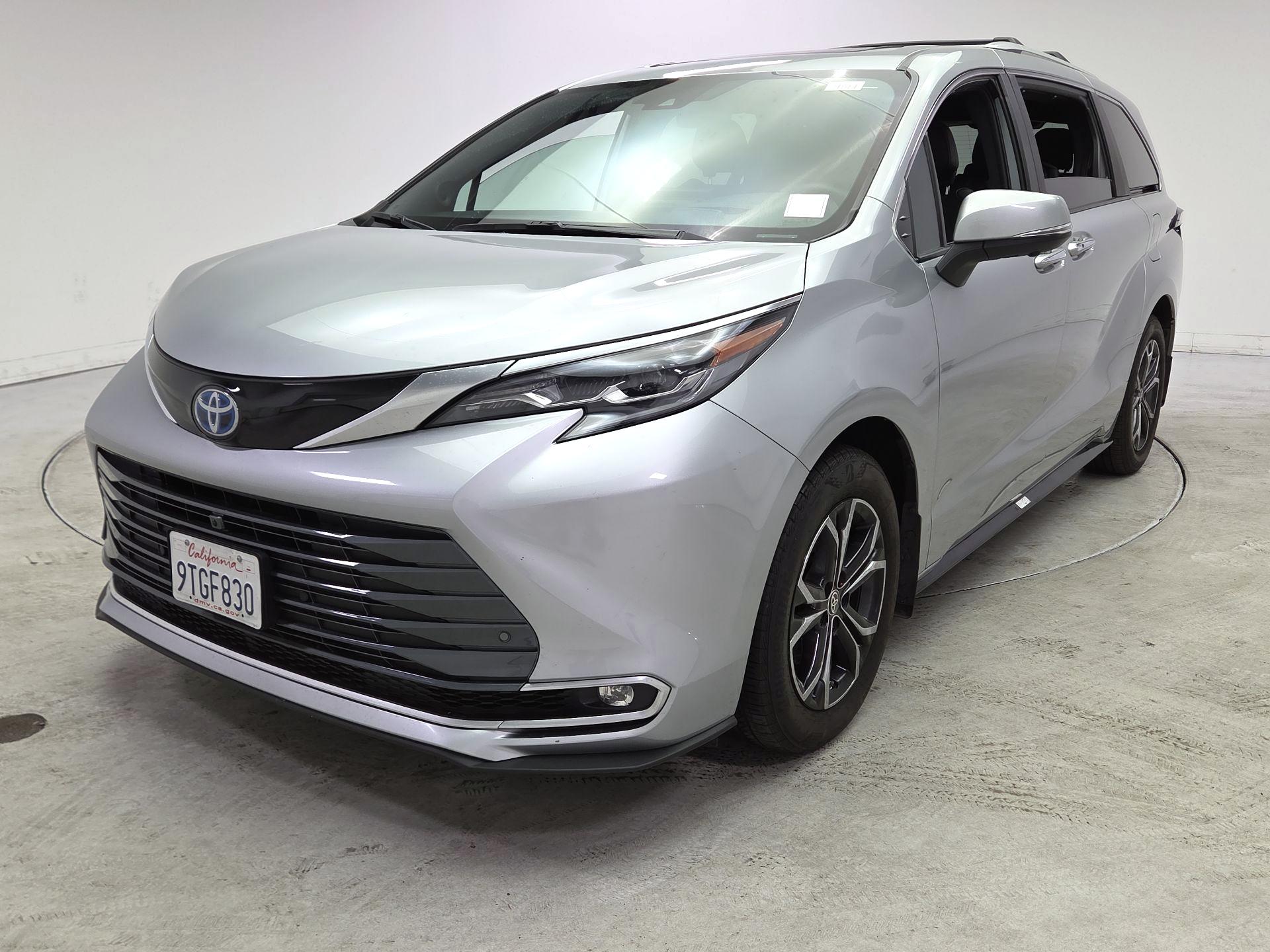 Thumbnail: 2025 Toyota Sienna - 3