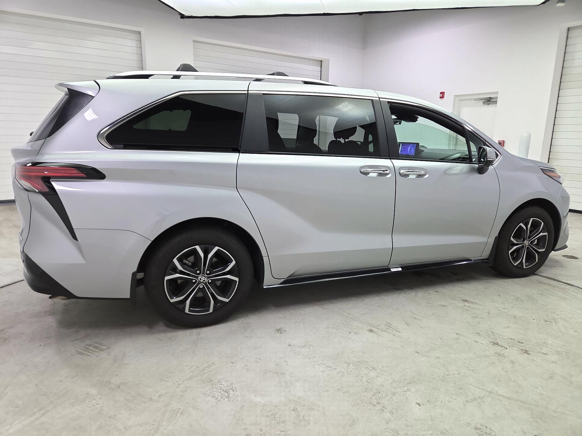 Thumbnail: 2025 Toyota Sienna - 4