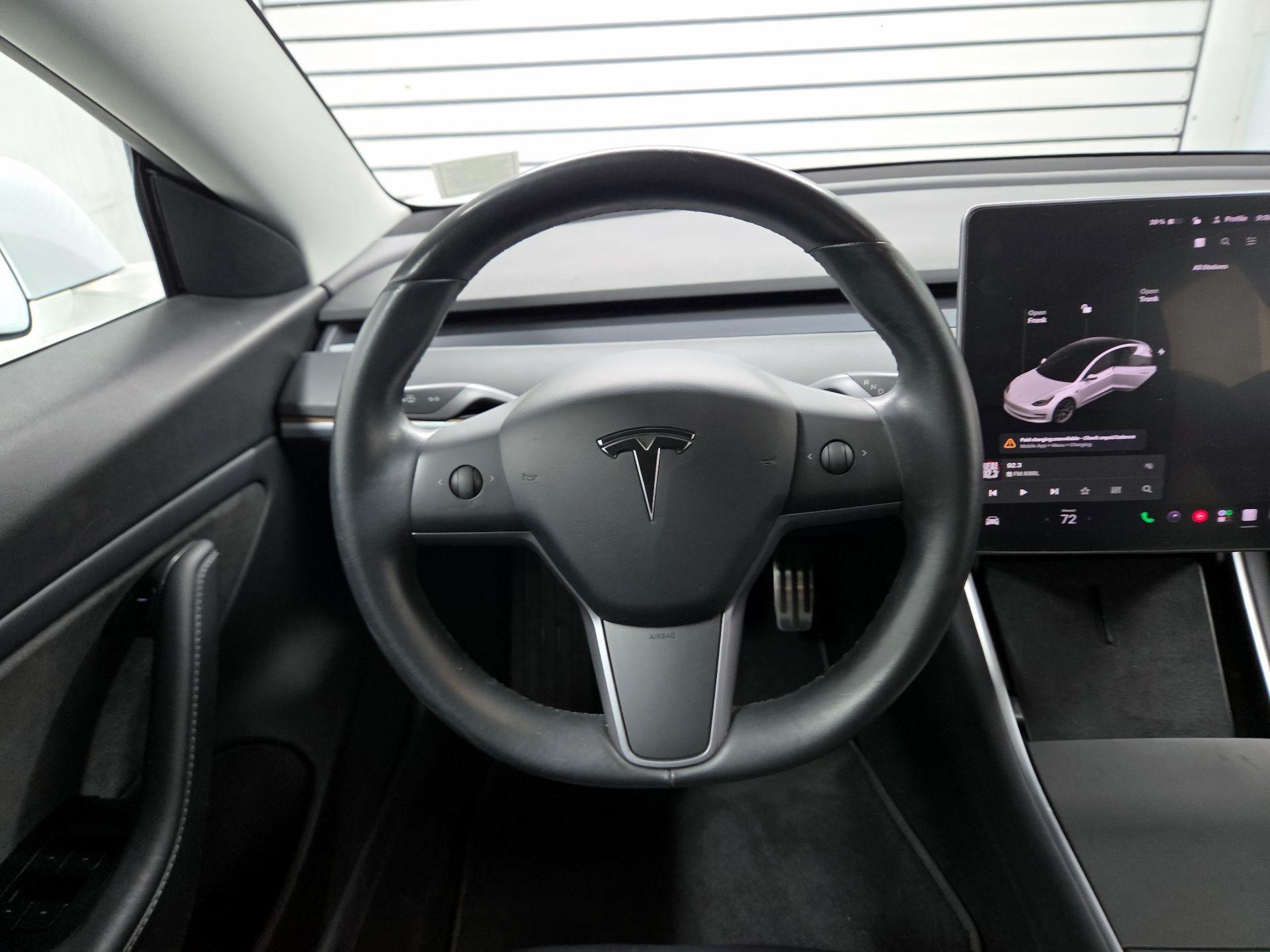 Thumbnail: 2019 Tesla Model 3 - 10