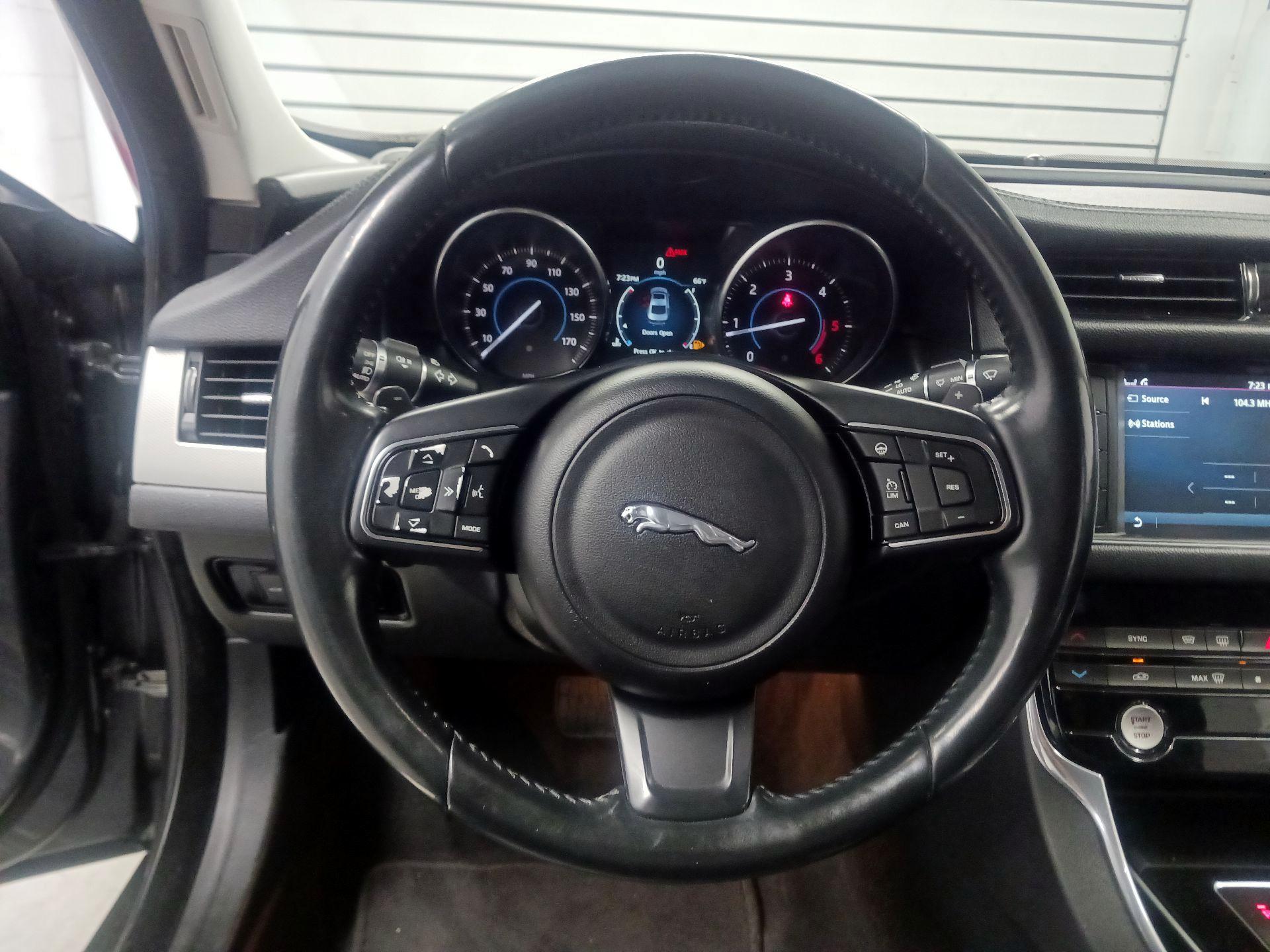 Thumbnail: 2017 Jaguar XF - 10