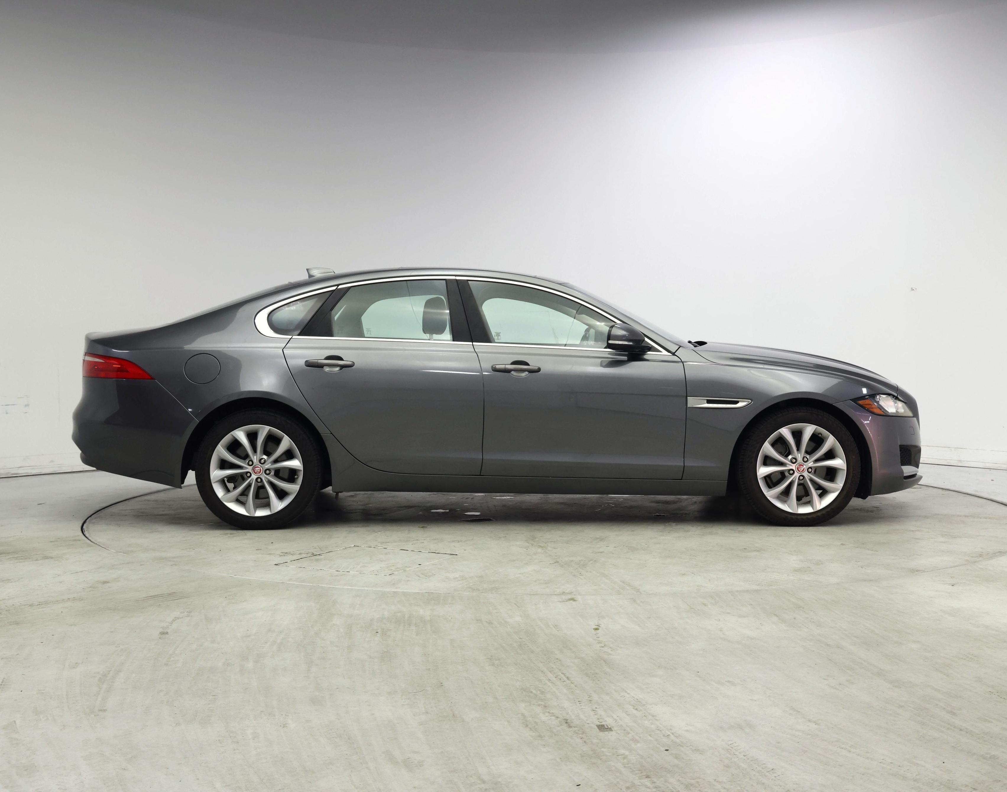 Thumbnail: 2017 Jaguar XF - 7