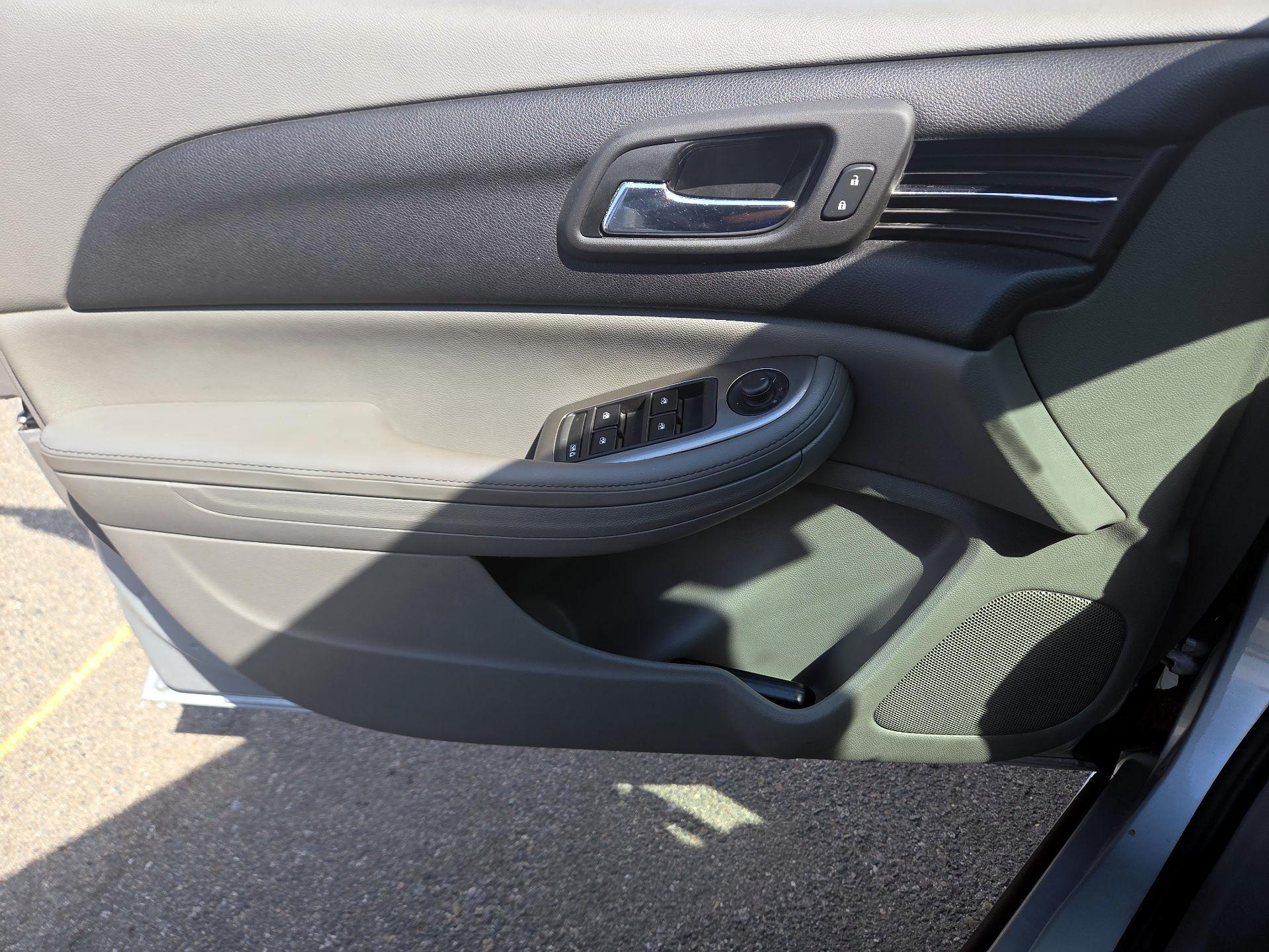 Thumbnail: 2014 Chevrolet Malibu - 10