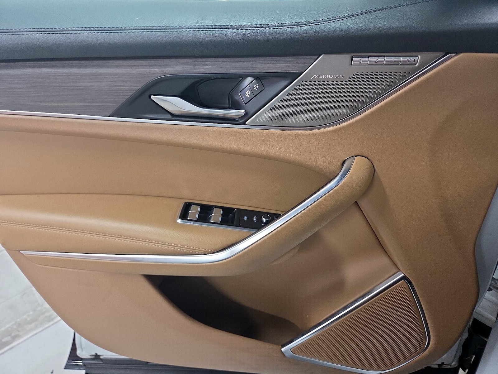 2021 Jaguar F-Pace S - Photo 13