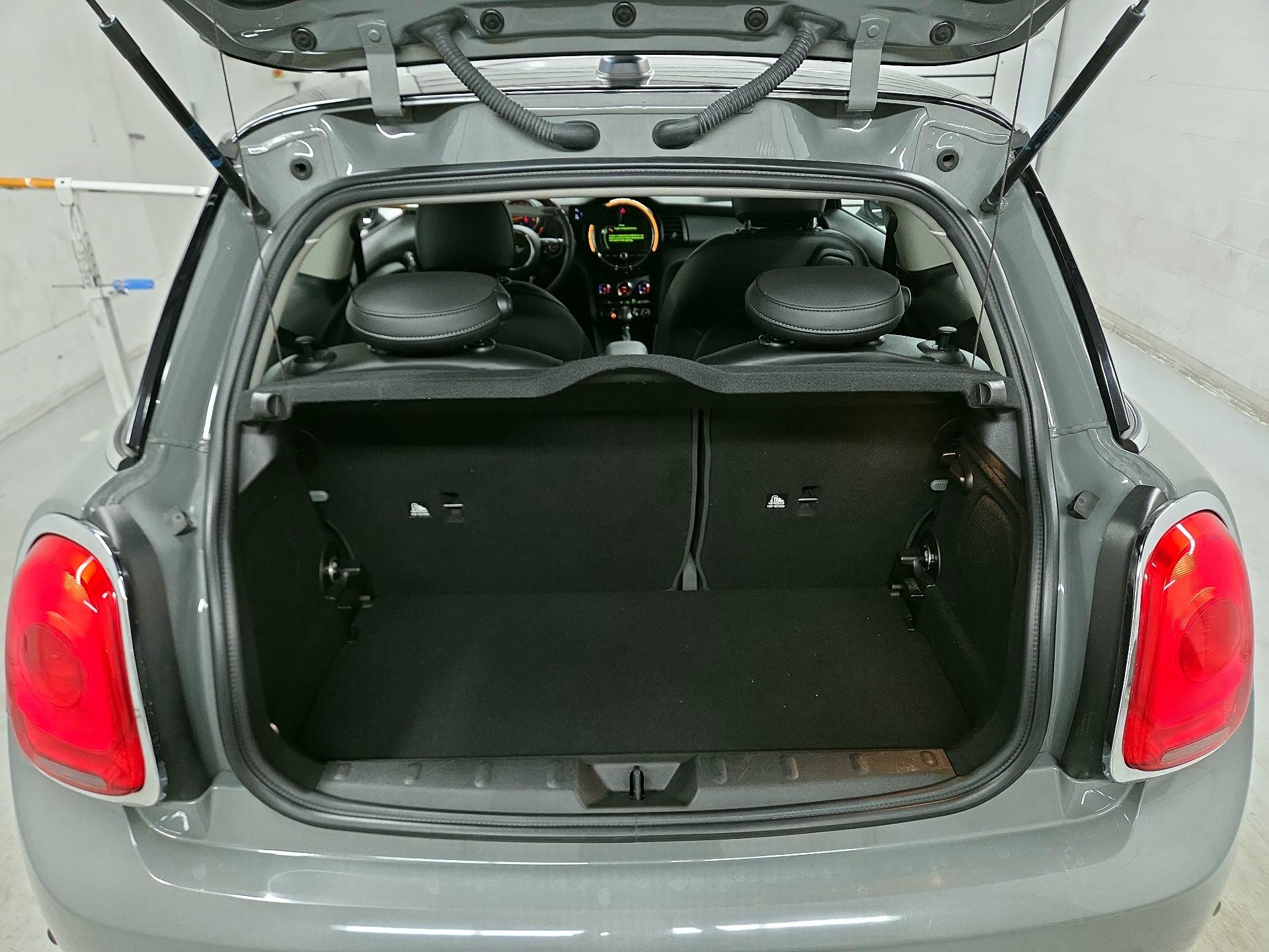 Thumbnail: 2018 MINI Cooper Hardtop - 17