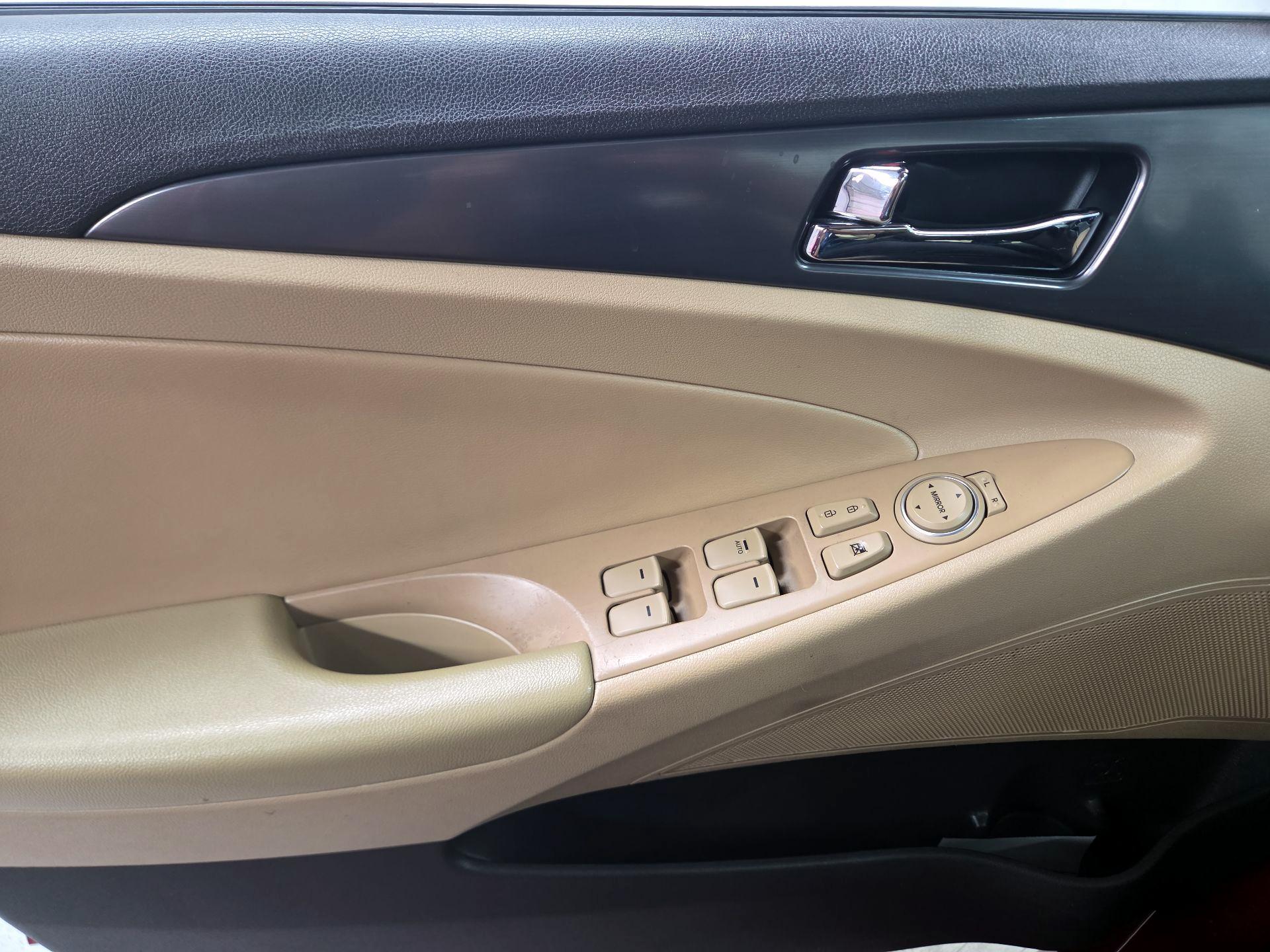 Thumbnail: 2015 Hyundai Sonata - 12