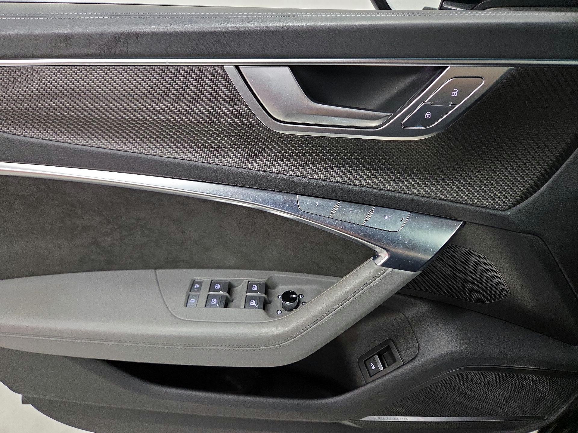 Thumbnail: 2021 Audi S6 - 12