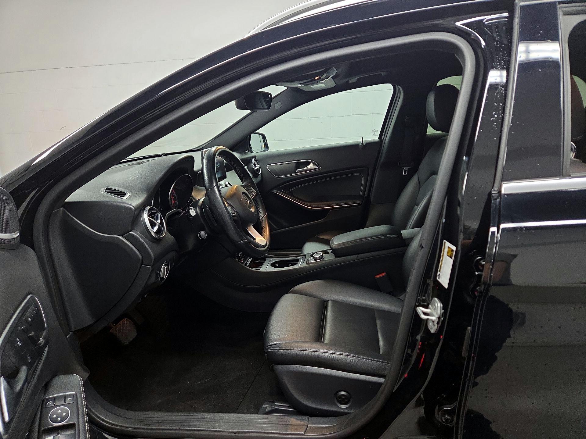 Thumbnail: 2016 Mercedes-Benz GLA - 11