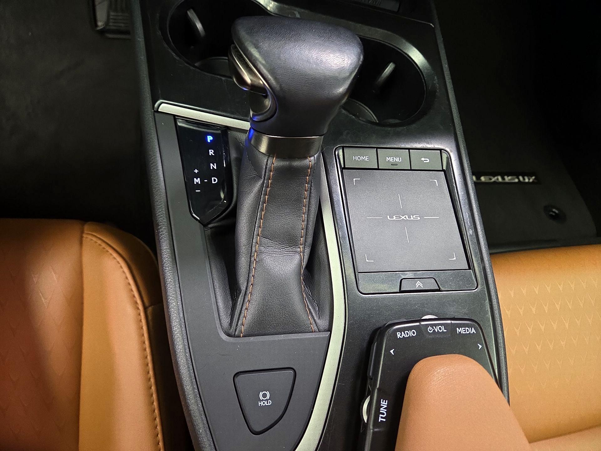 Thumbnail: 2021 Lexus UX - 17