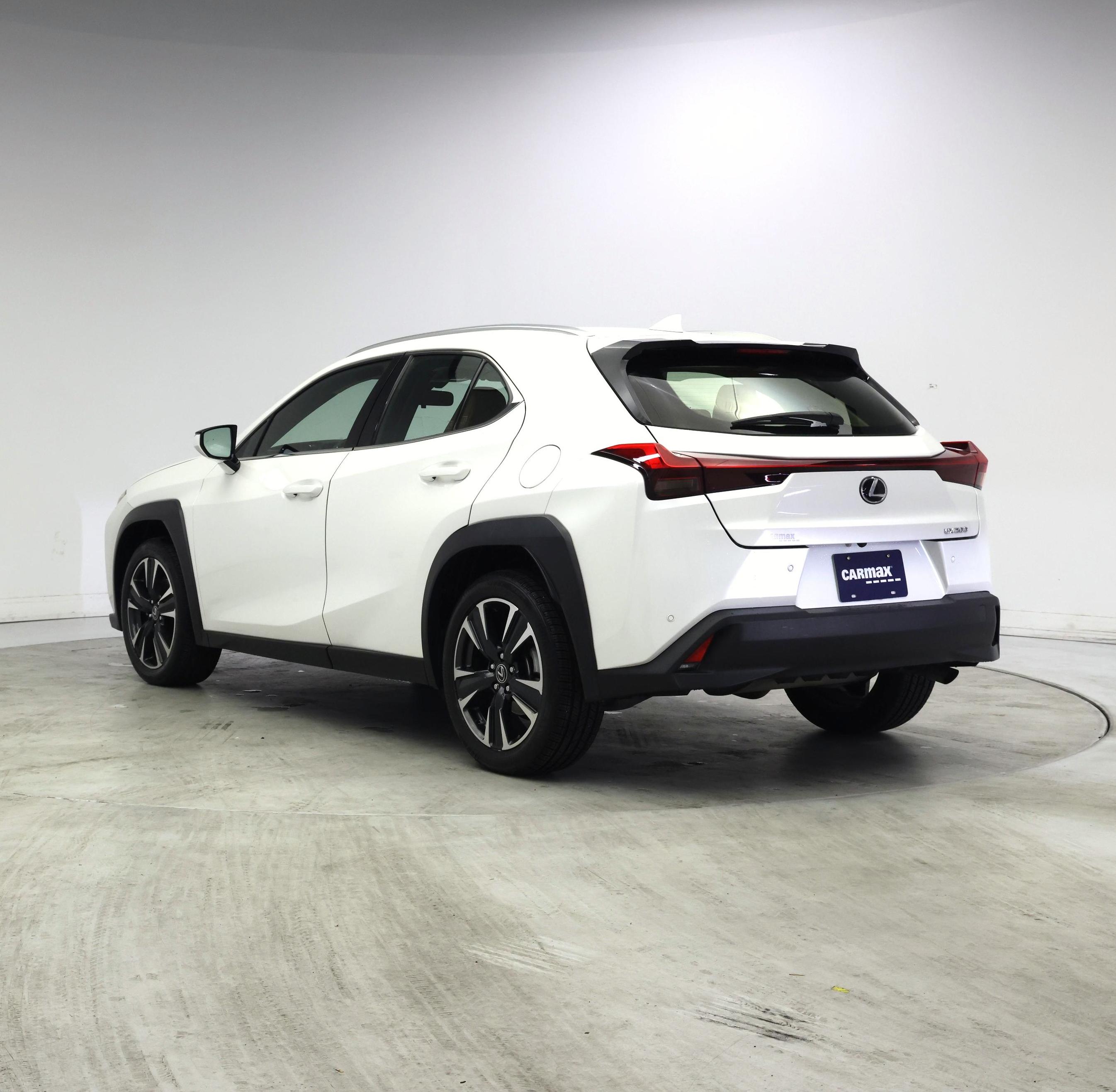 Thumbnail: 2021 Lexus UX - 2
