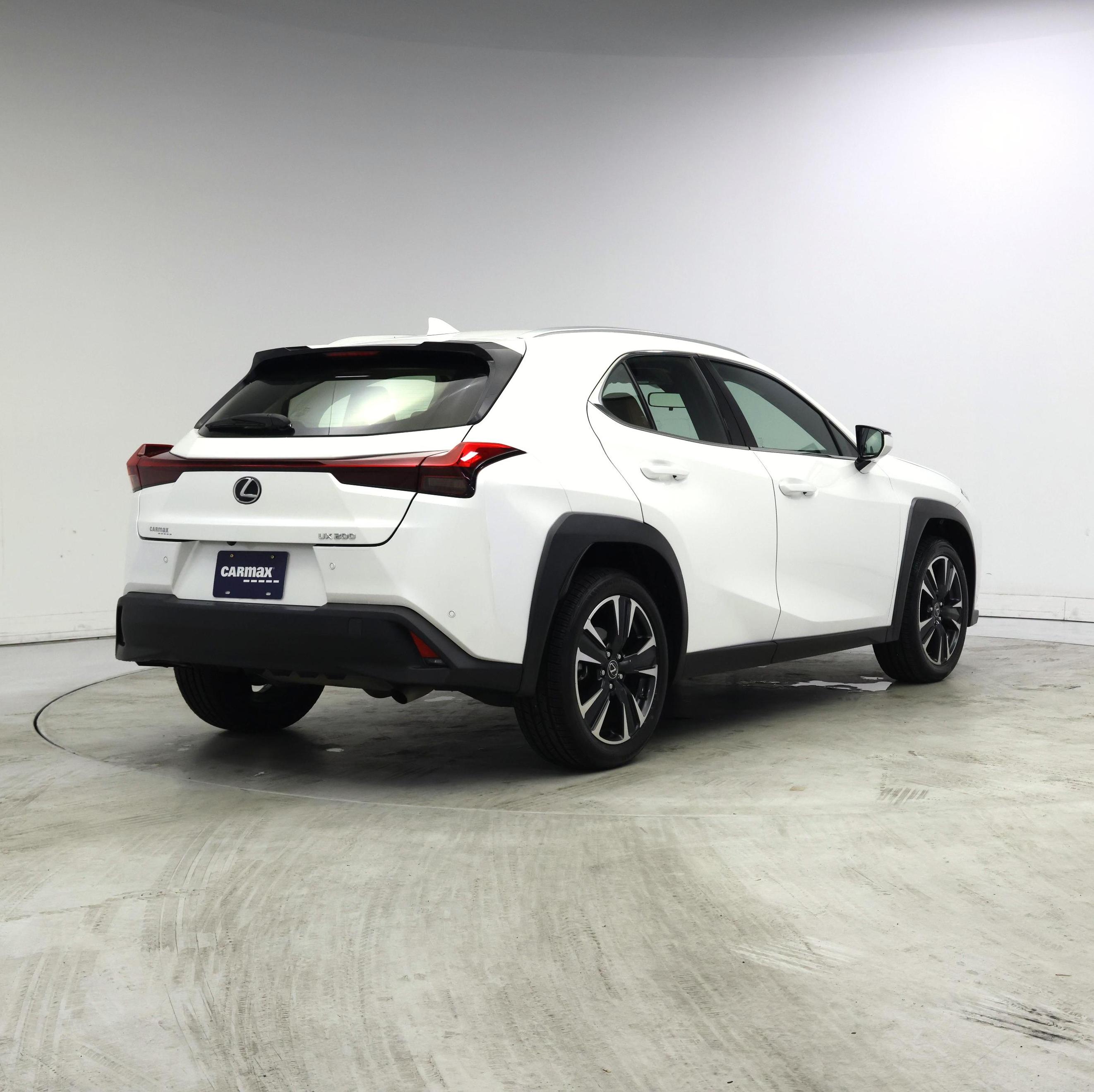 Thumbnail: 2021 Lexus UX - 8