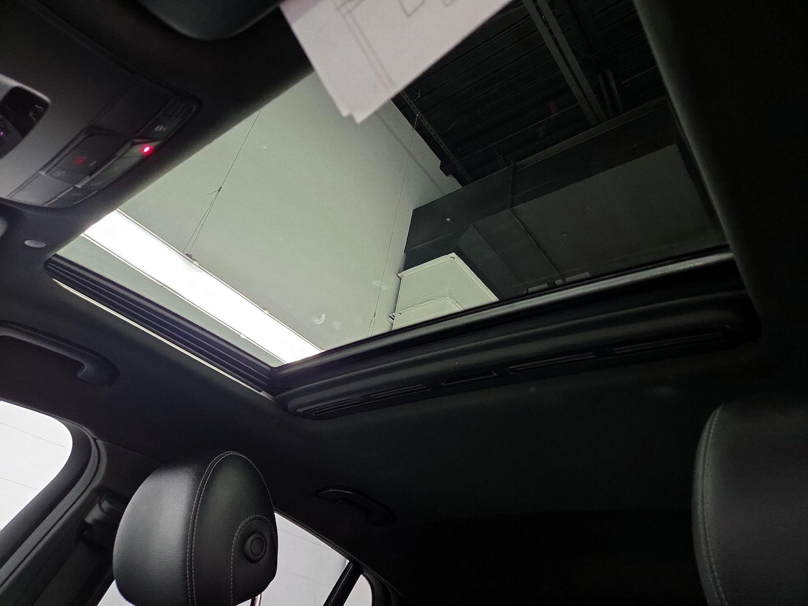Sunroof(s) & Overhead Airbags